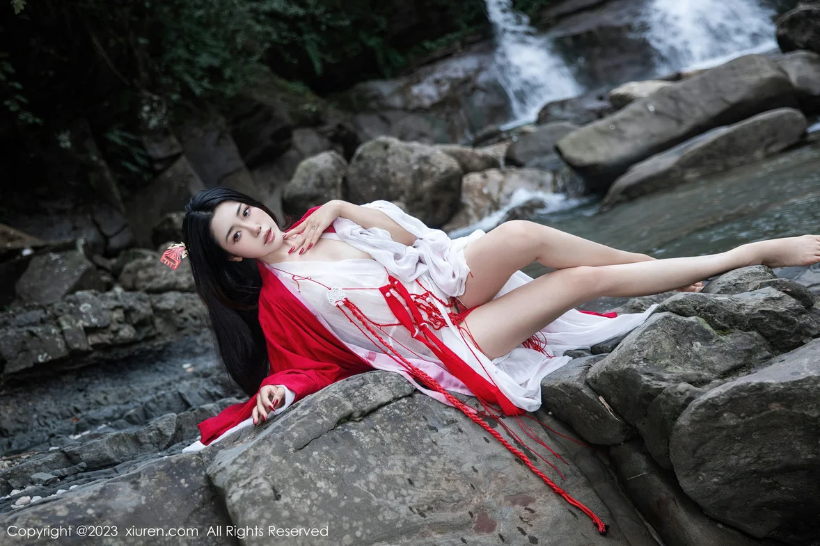  XiuRen 秀人 No.7295 严利娅Yuliya 户外诱惑红色古装性感写真 [90P]第10张