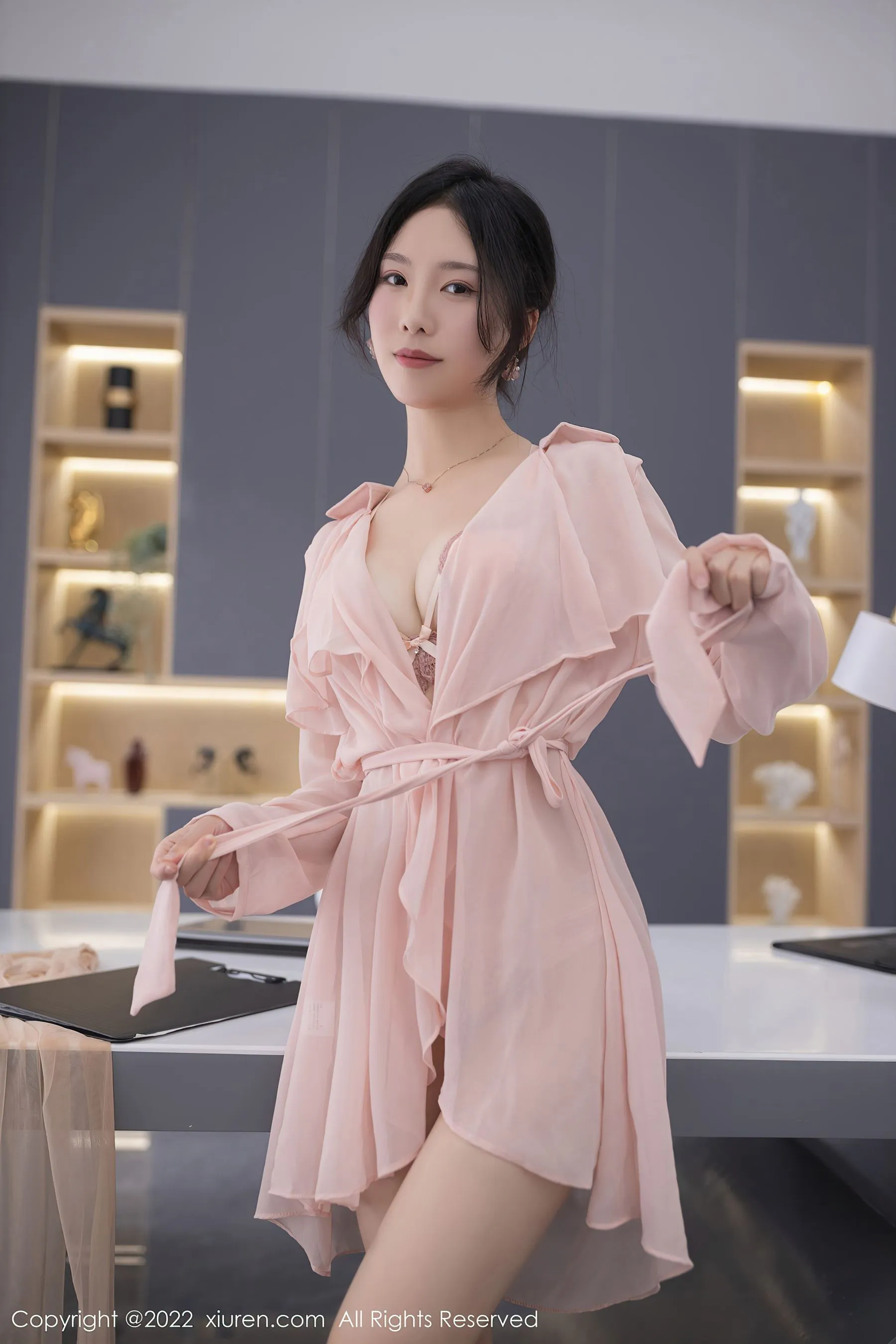 秀人网 No.5657 利世 职员装扮第8张