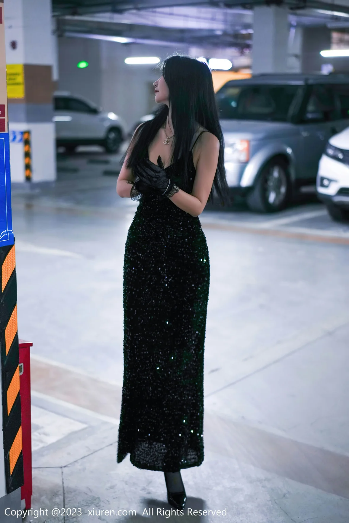  XiuRen 秀人 No.6881 laura阿姣 停车场尾随主题性感写真 [70P]第2张
