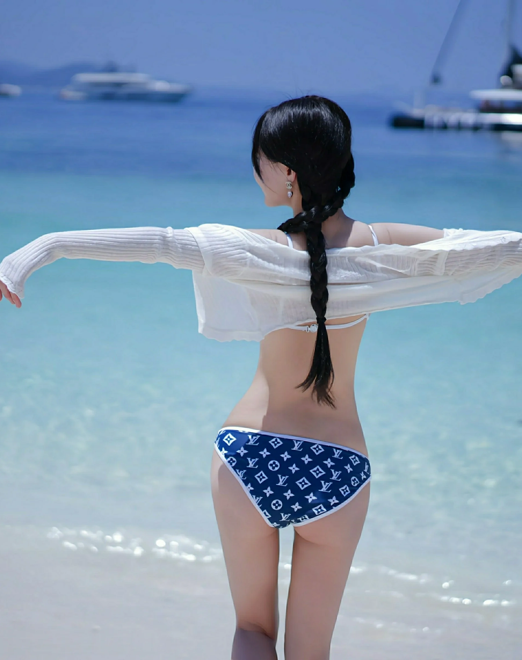  秀人网 No.10699 心上可Flora [64P]第2张