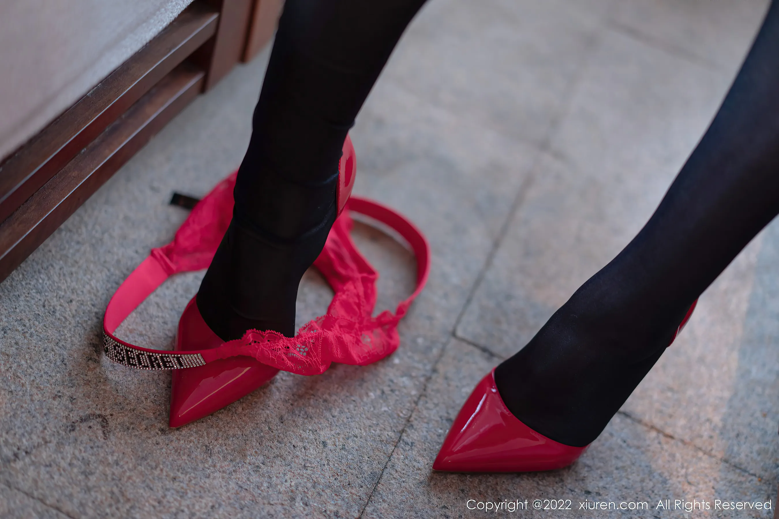  秀人网 No.4580 允爾 丝袜短裙丰满御姐第14张