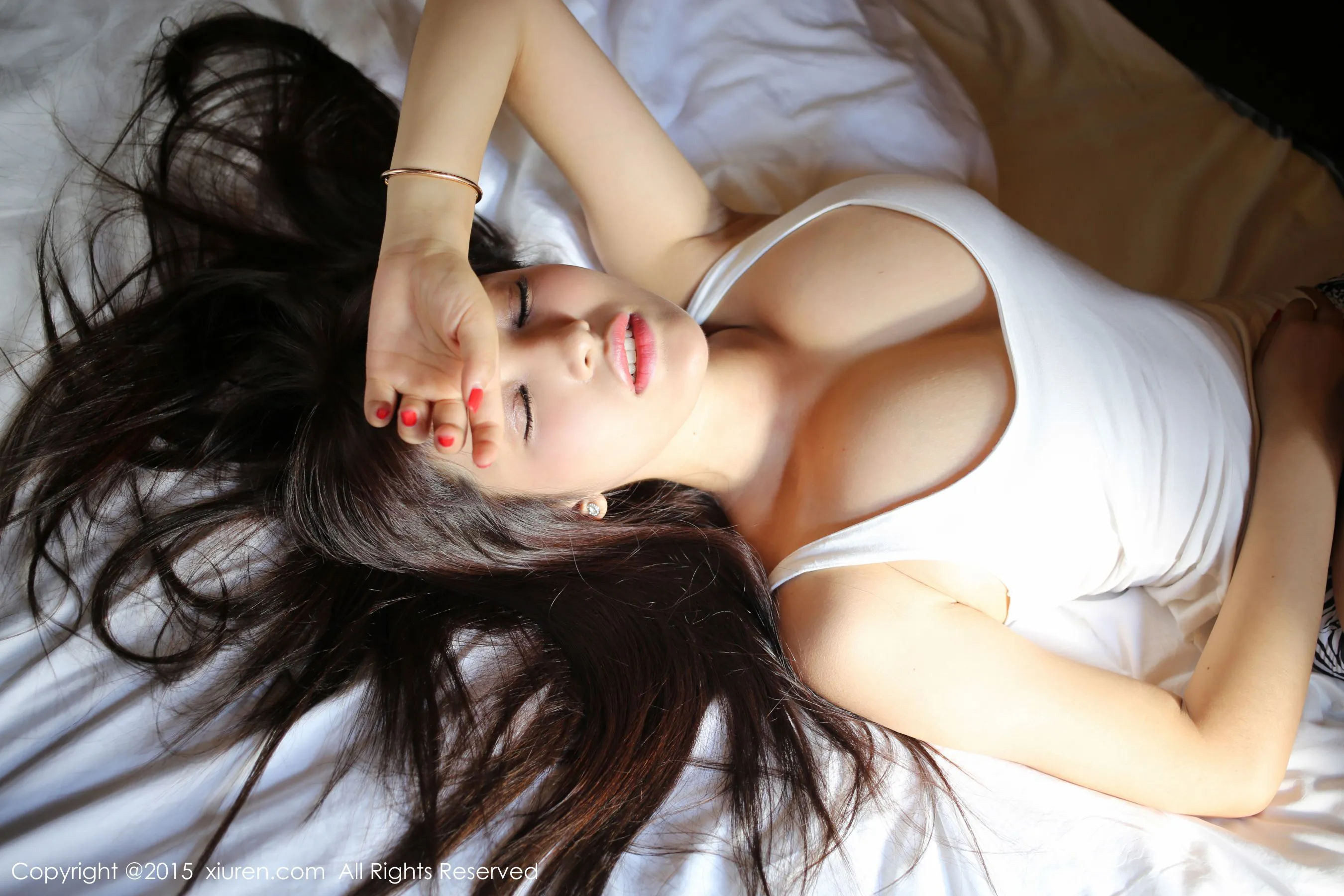 Nic妮可可《白色小背心+护士装》 秀人网 No.389第4张