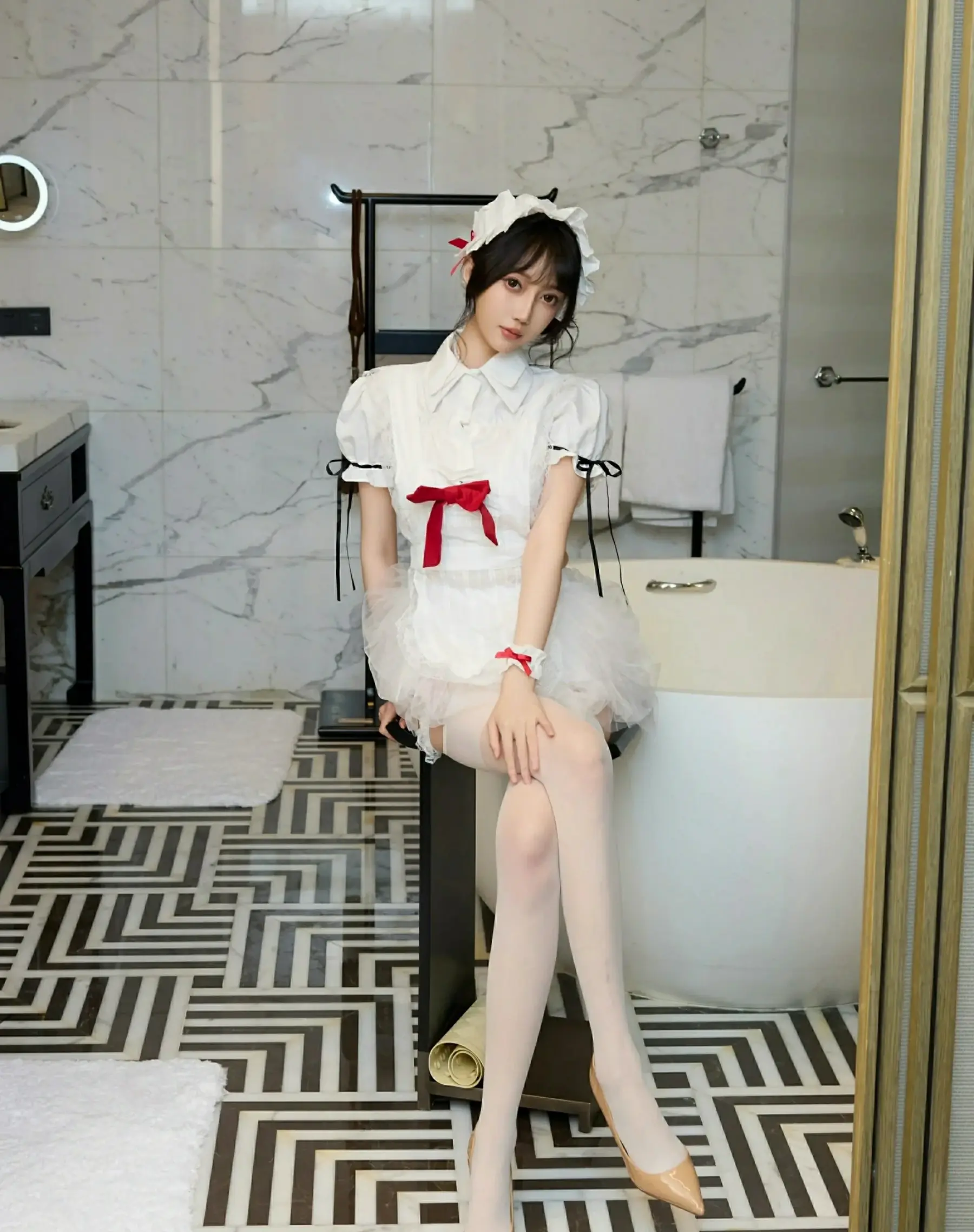  秀人网 No.10827 玥儿玥er [64P]第1张