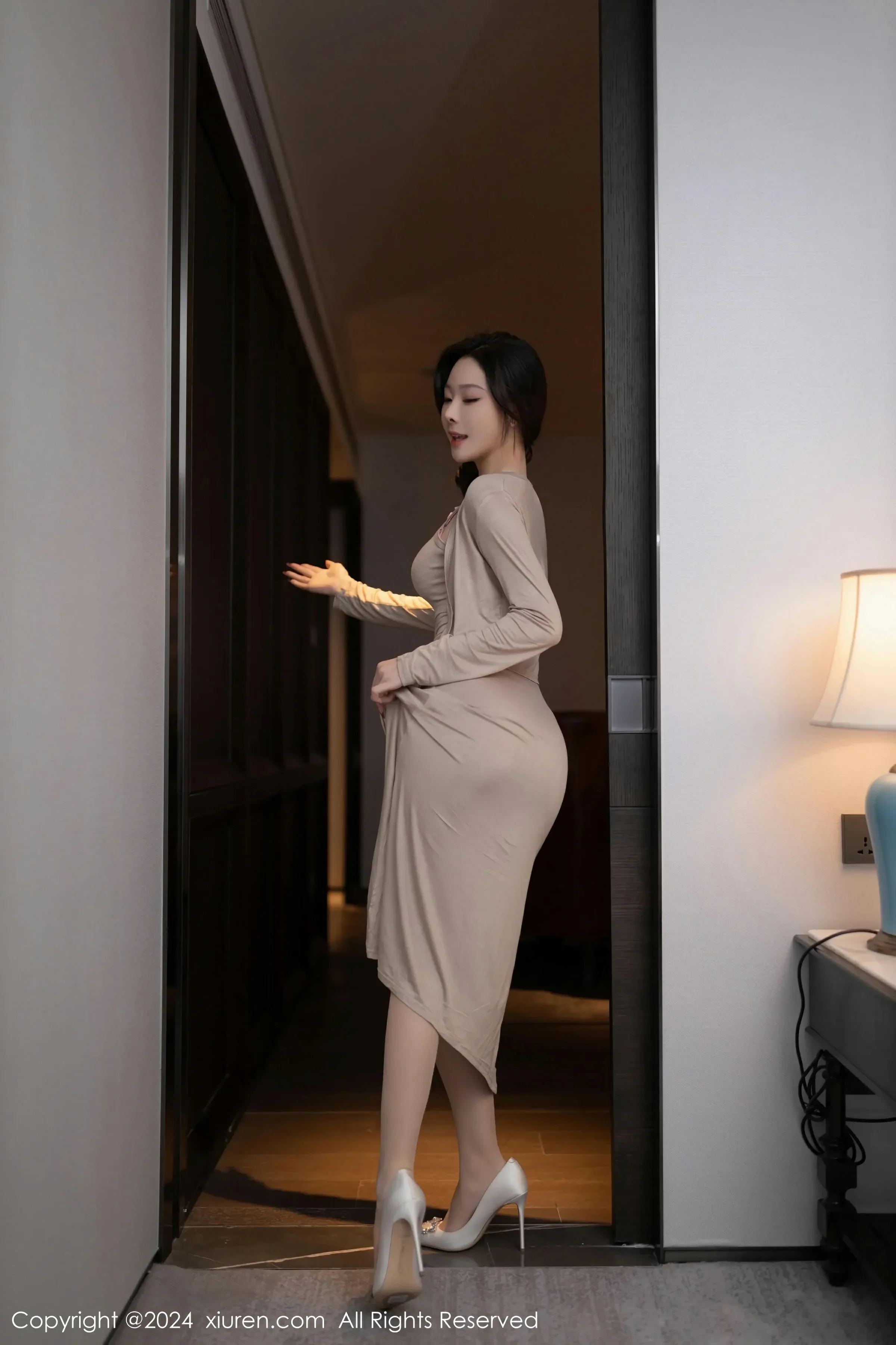  XiuRen 秀人 No.8417 是小逗逗 [84P]第2张