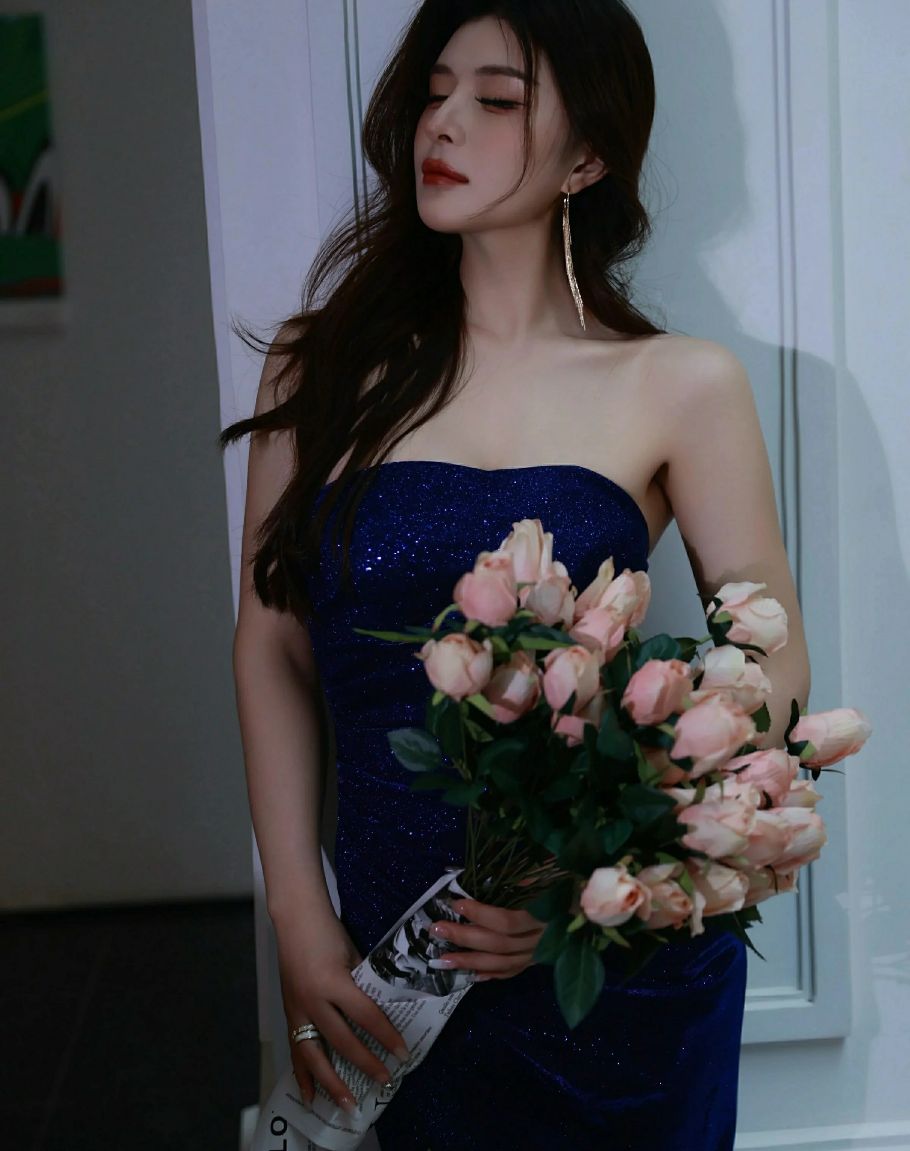  秀人网 No.10740 阿依莎 [71P]第1张