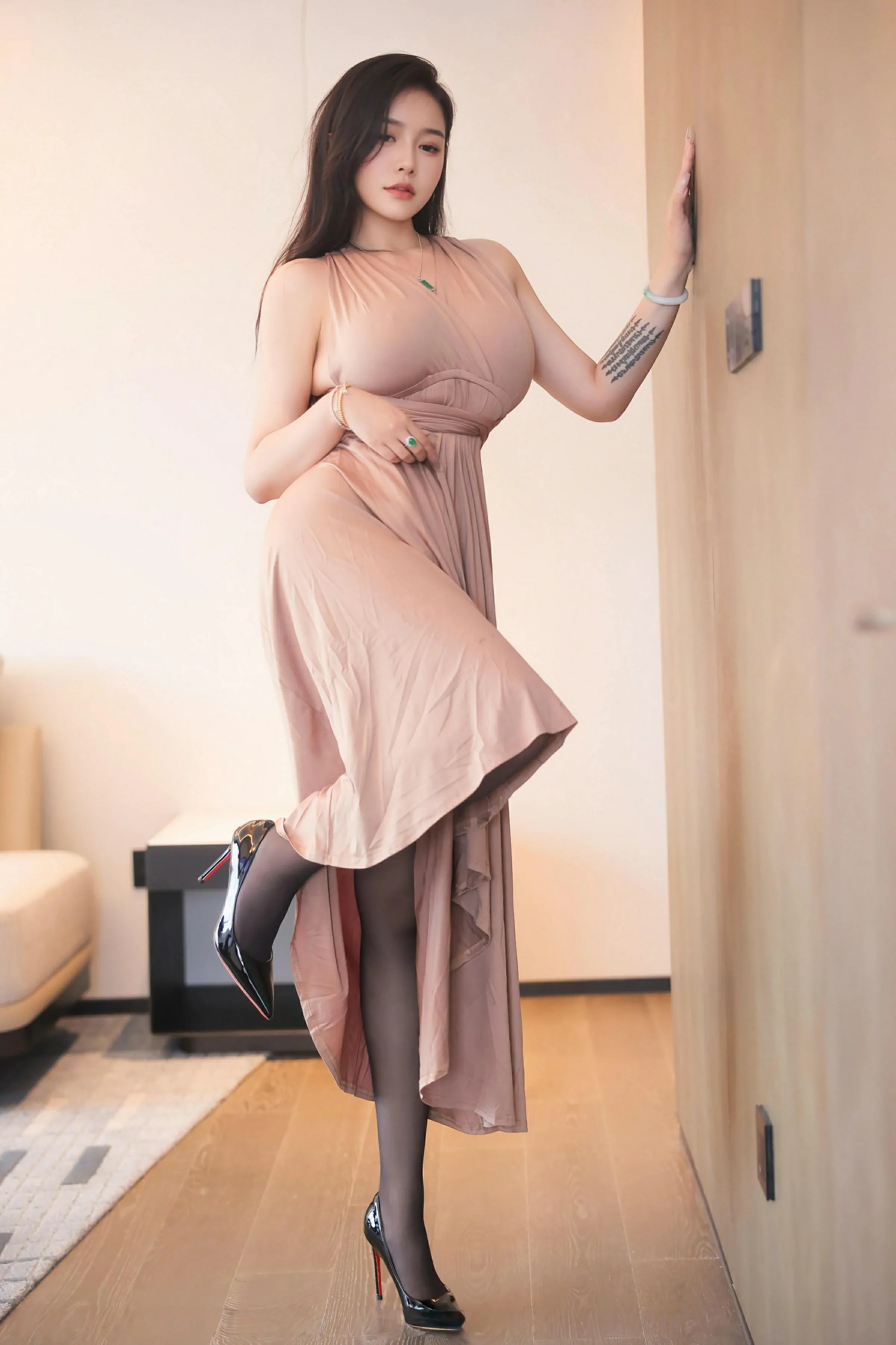  秀人网 No.10432 娜比 [87P]第1张