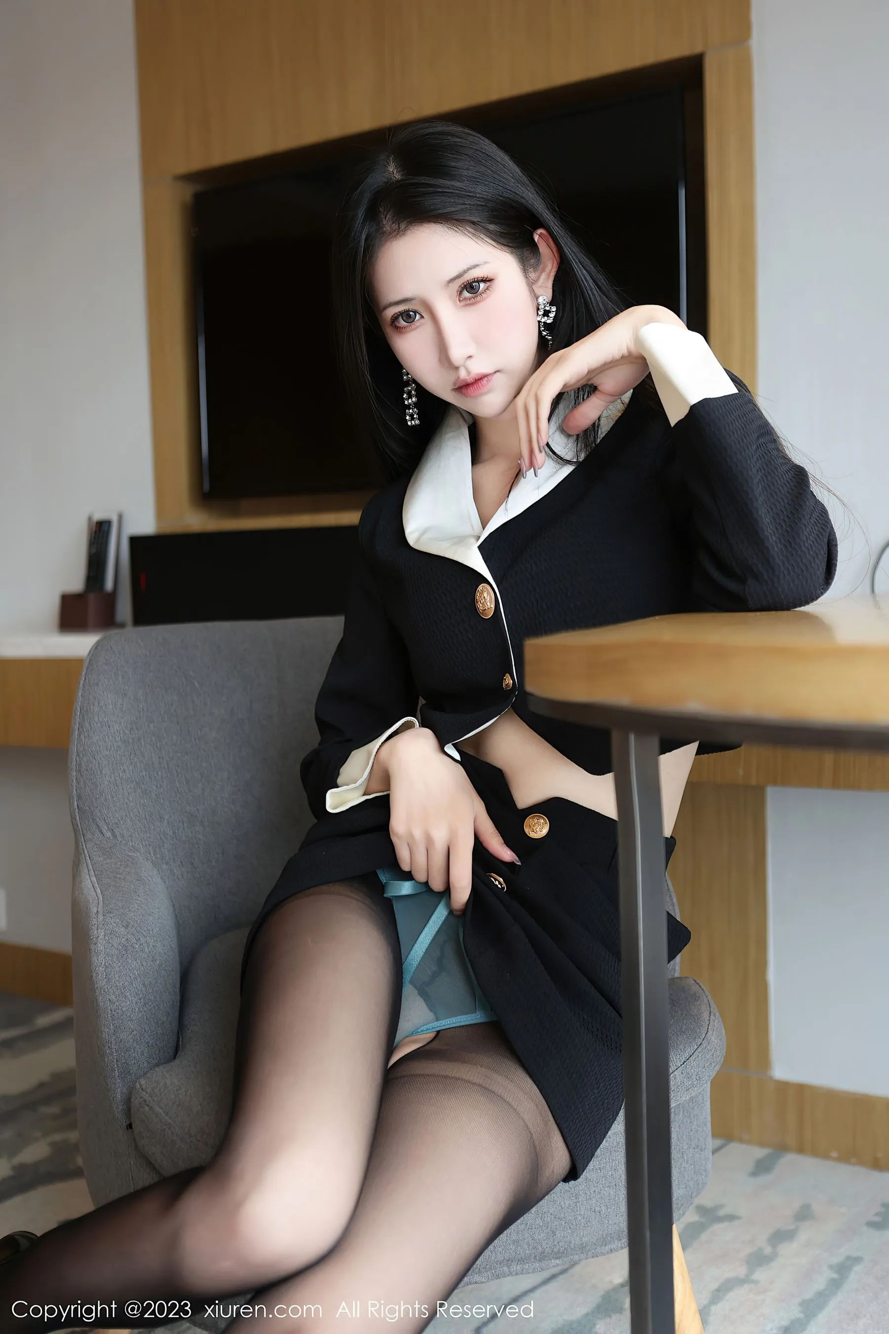  秀人网 No.6695 依娜Yina 黑丝美腿