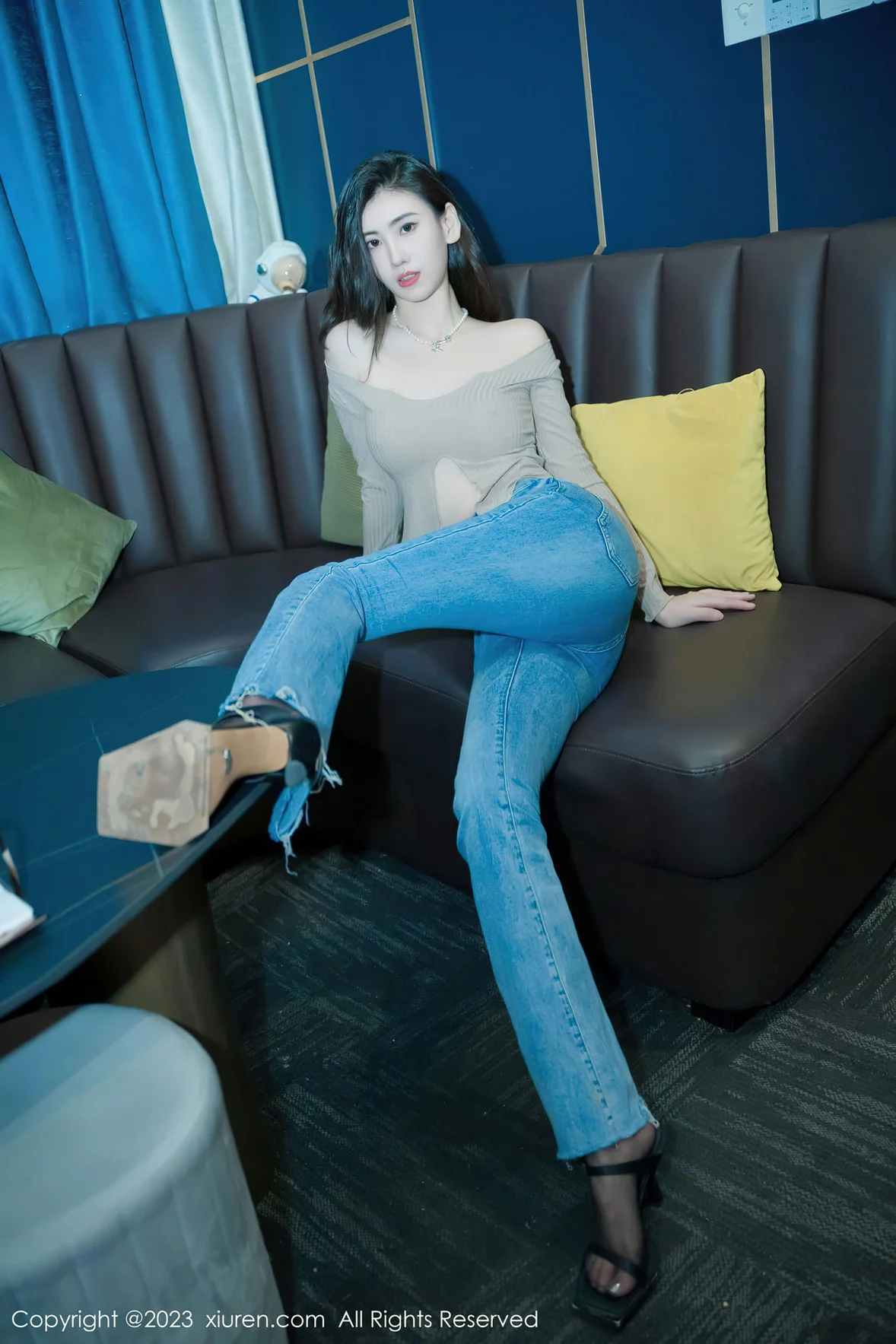  XiuRen 秀人 No.7041 章芃芃 魅惑黑丝性感写真 [56P]