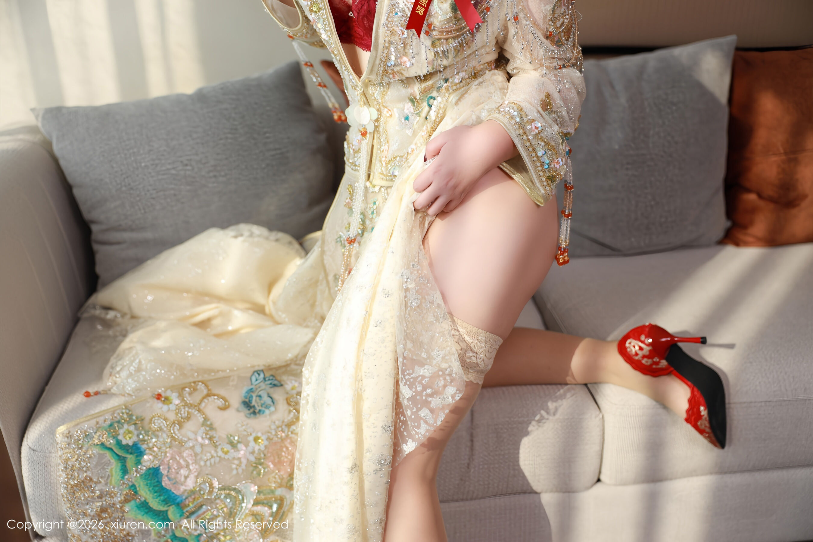  秀人网 小薯条nienie Vol.11220 [56P]第3张