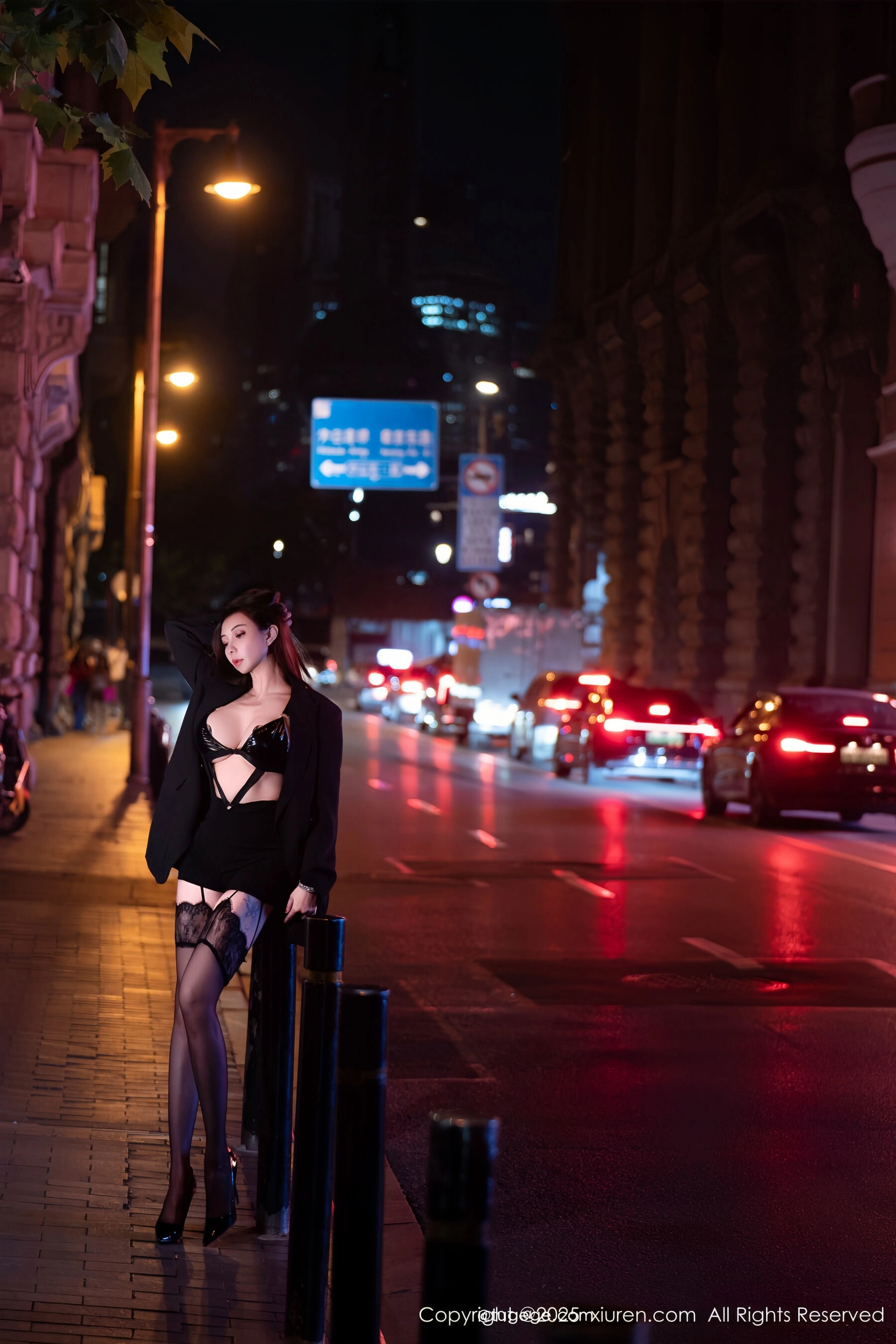  秀人网 果儿Victoria Vol.10899 [72P]第3张