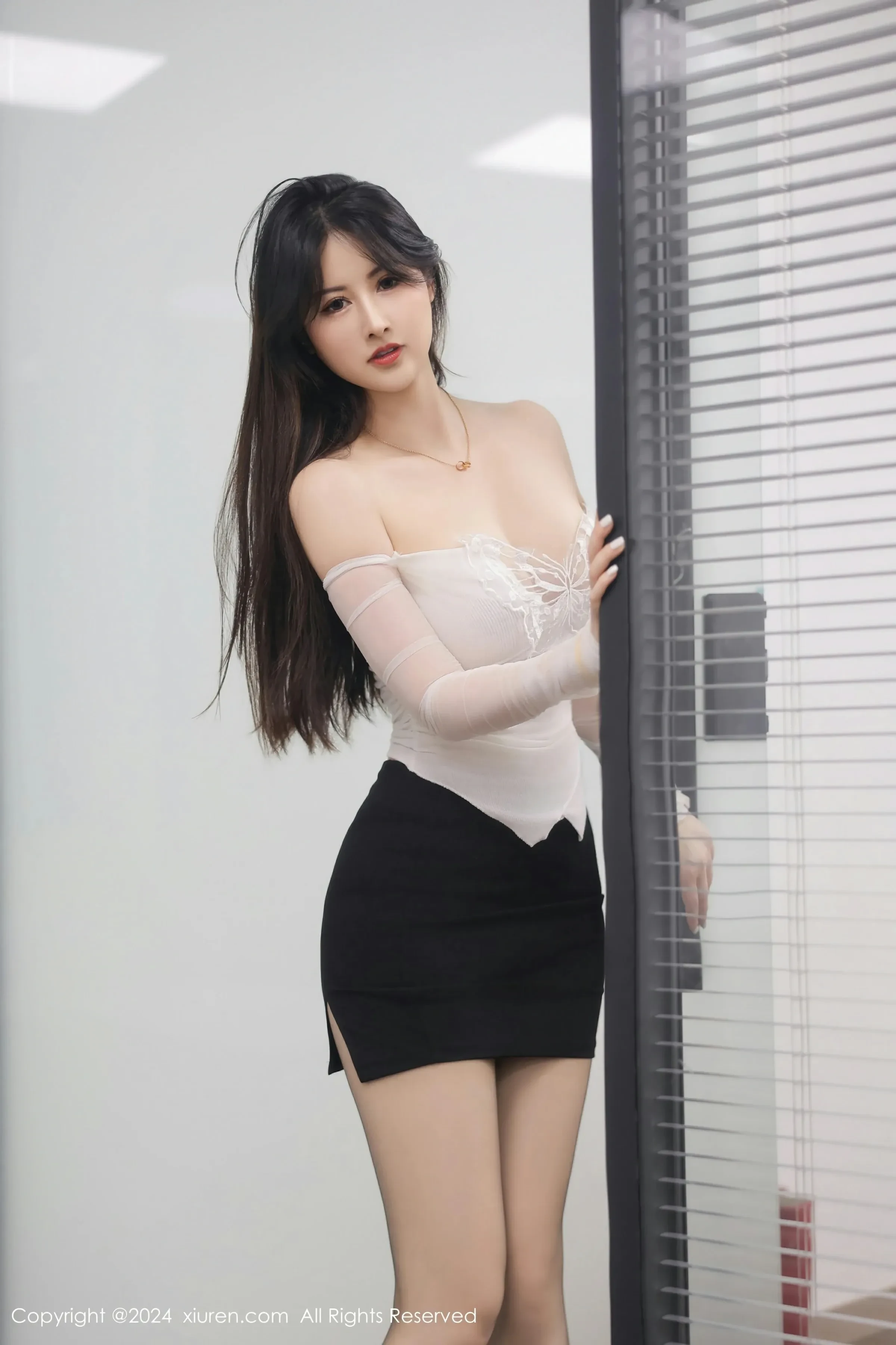  XiuRen 秀人 No.8766 诗诗kiki [81P]第2张