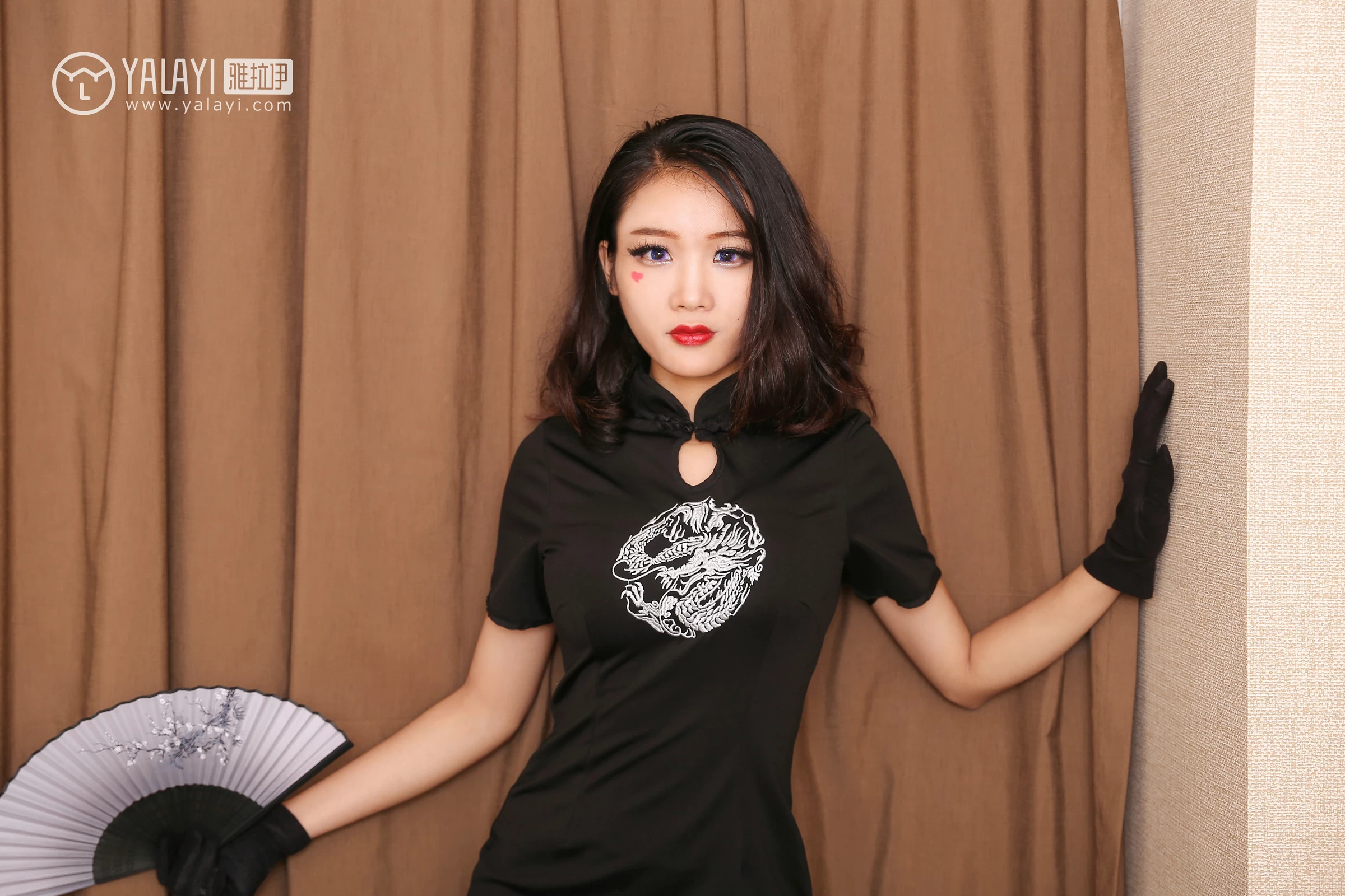 [YALAYI雅拉伊]NO.028 禁欲系旗袍 兔洱 黑色紧身旗袍加肉色丝袜美腿性感私房写真集第13张