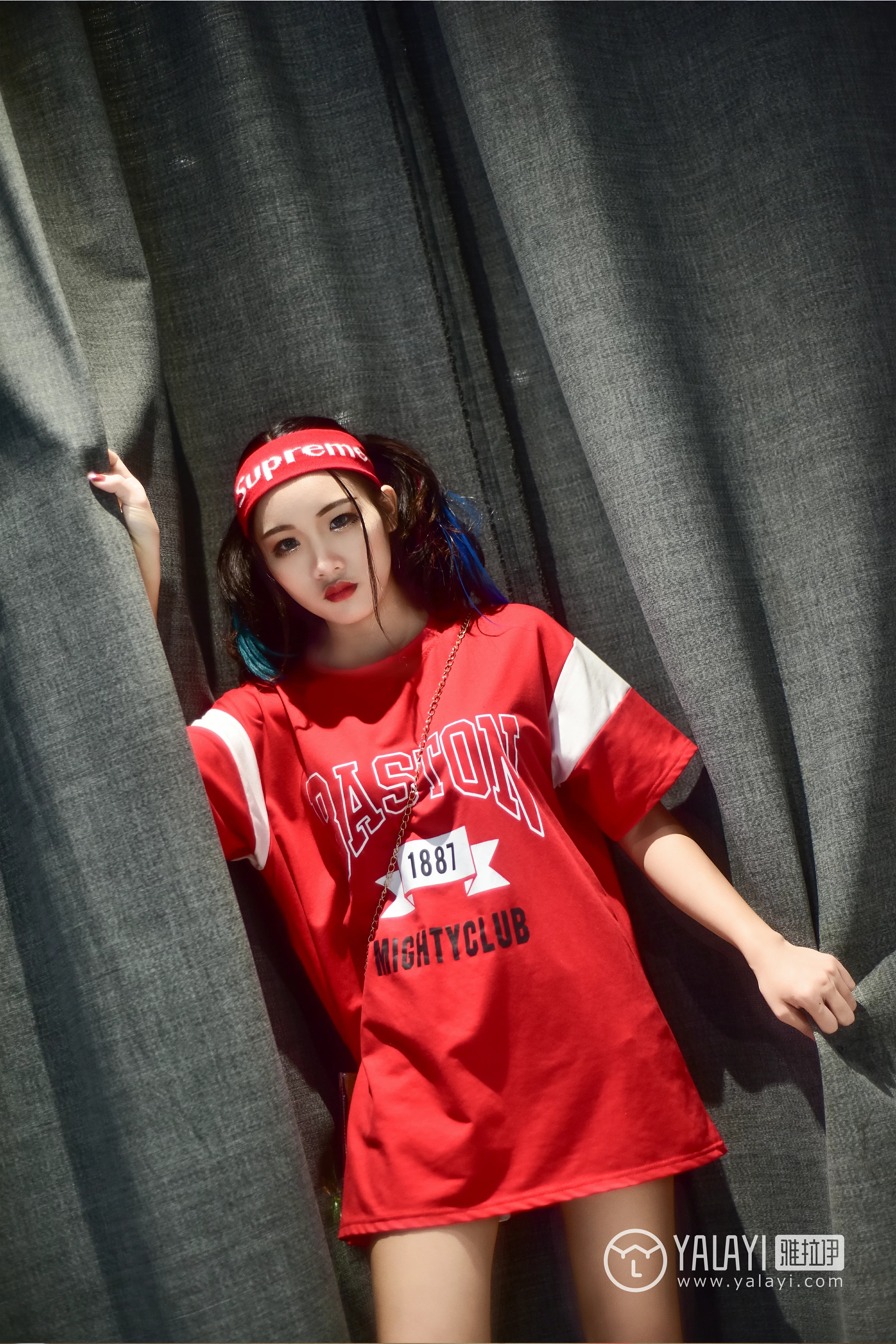 [YALAYI雅拉伊]NO.031 周末时光 兔洱 红色短袖加牛仔热裤性感私房写真集第3张