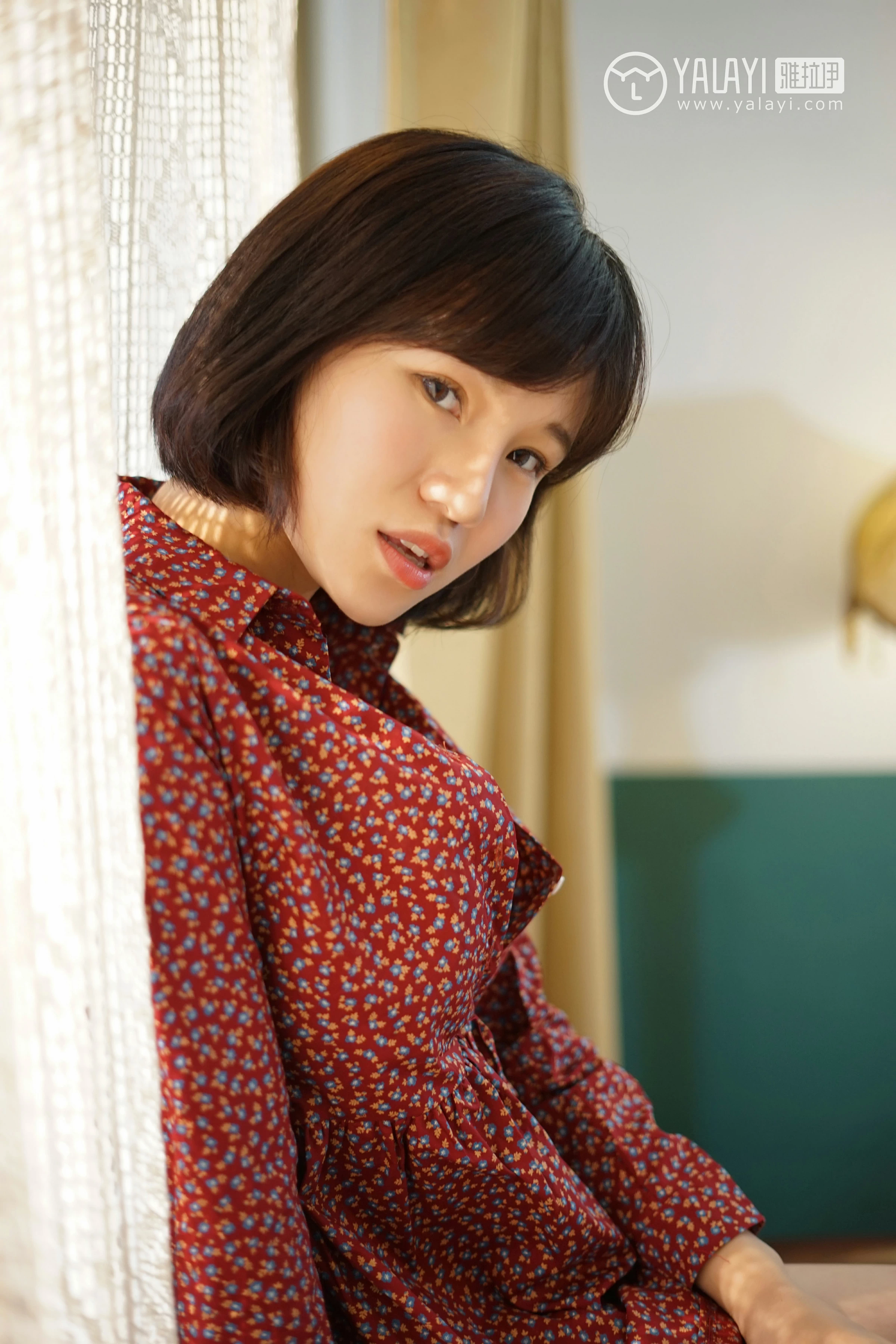 [YALAYI雅拉伊]NO.033 堕落天使 多香子 红色衬衫加吊带睡衣性感私房写真集第3张