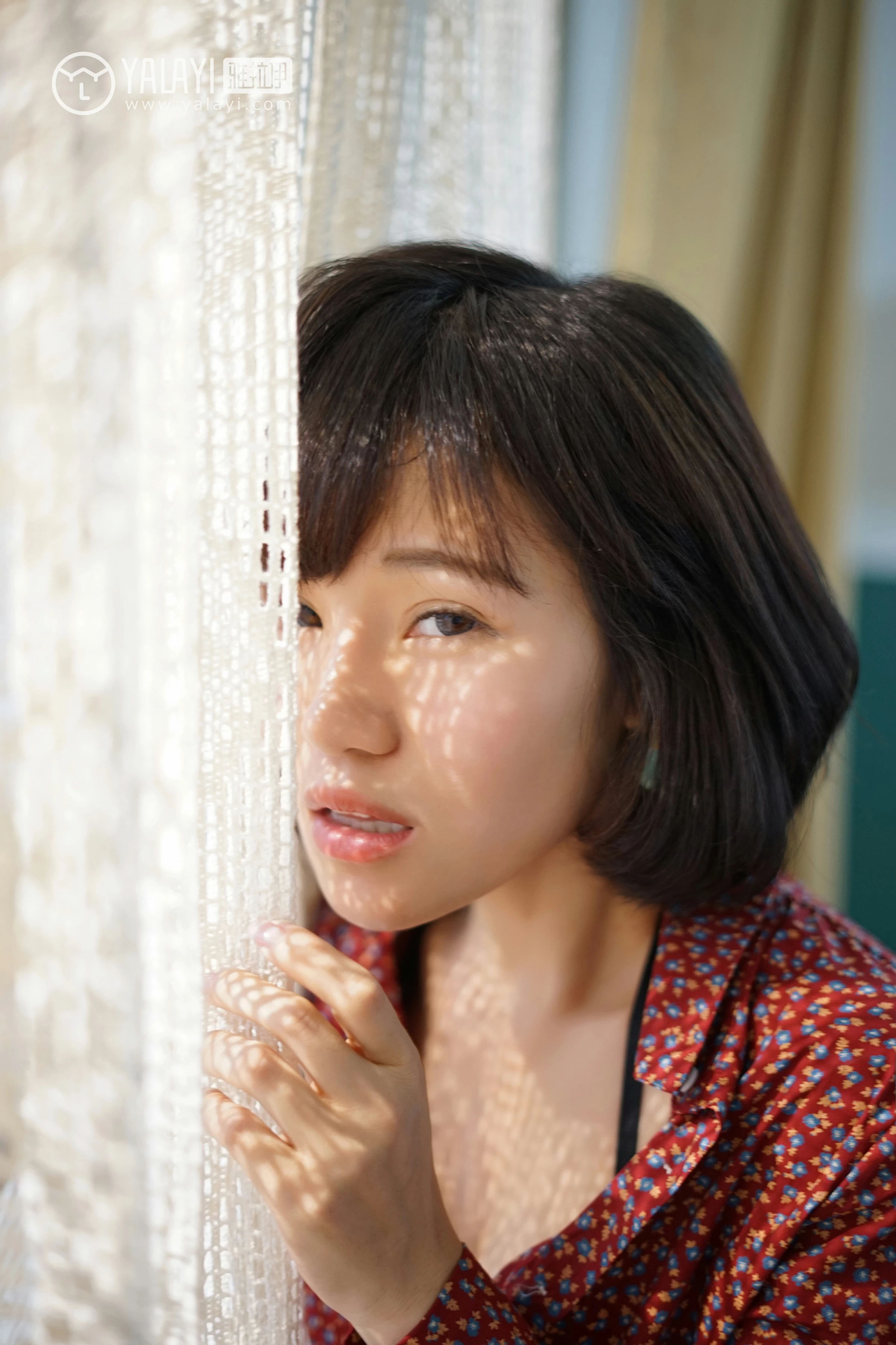 [YALAYI雅拉伊]NO.033 堕落天使 多香子 红色衬衫加吊带睡衣性感私房写真集第7张
