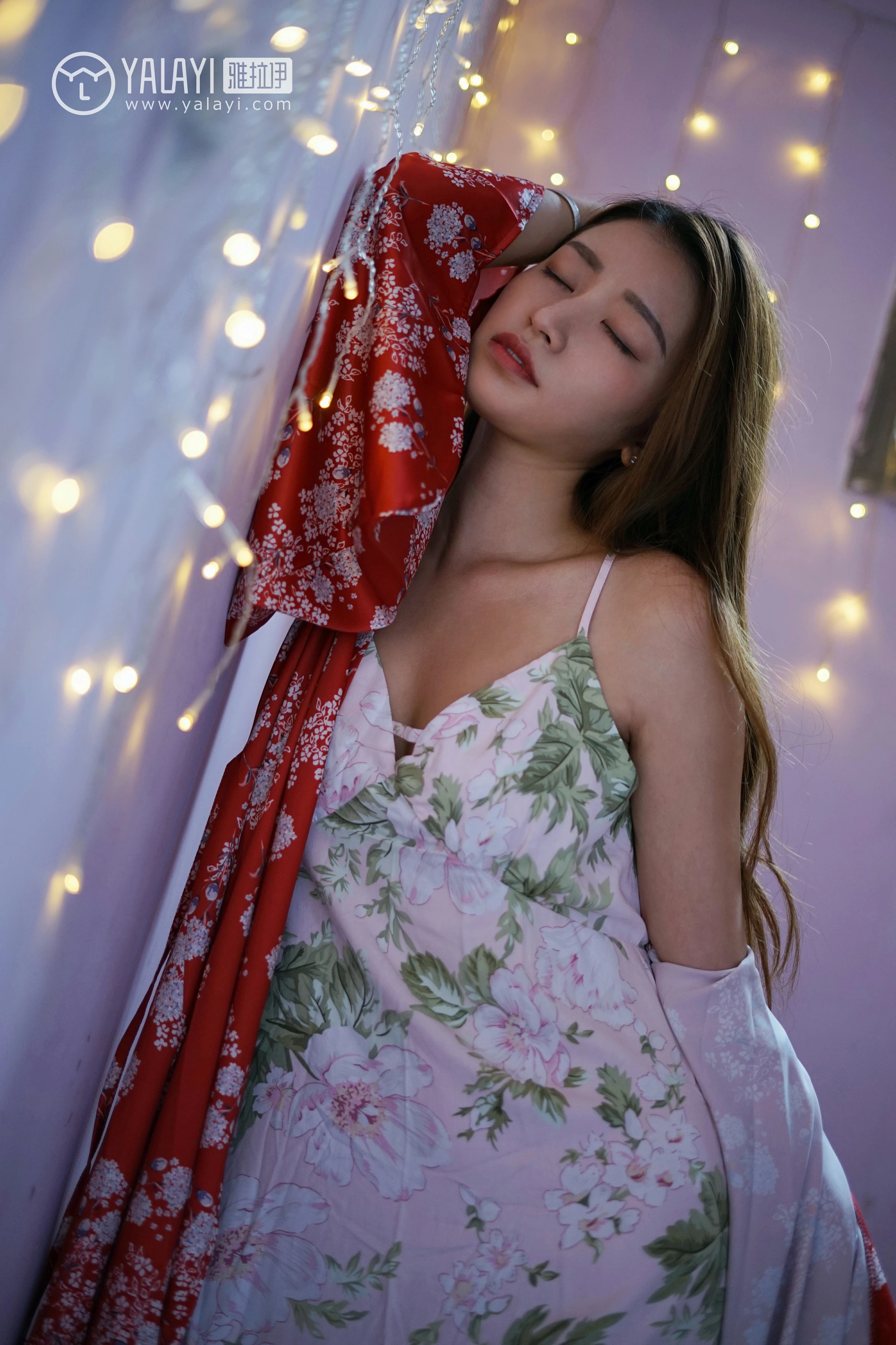 [YALAYI雅拉伊]NO.035 下雨天你在思念谁 饰媛 红色睡衣加粉色吊带连衣裙性感私房写真集第6张