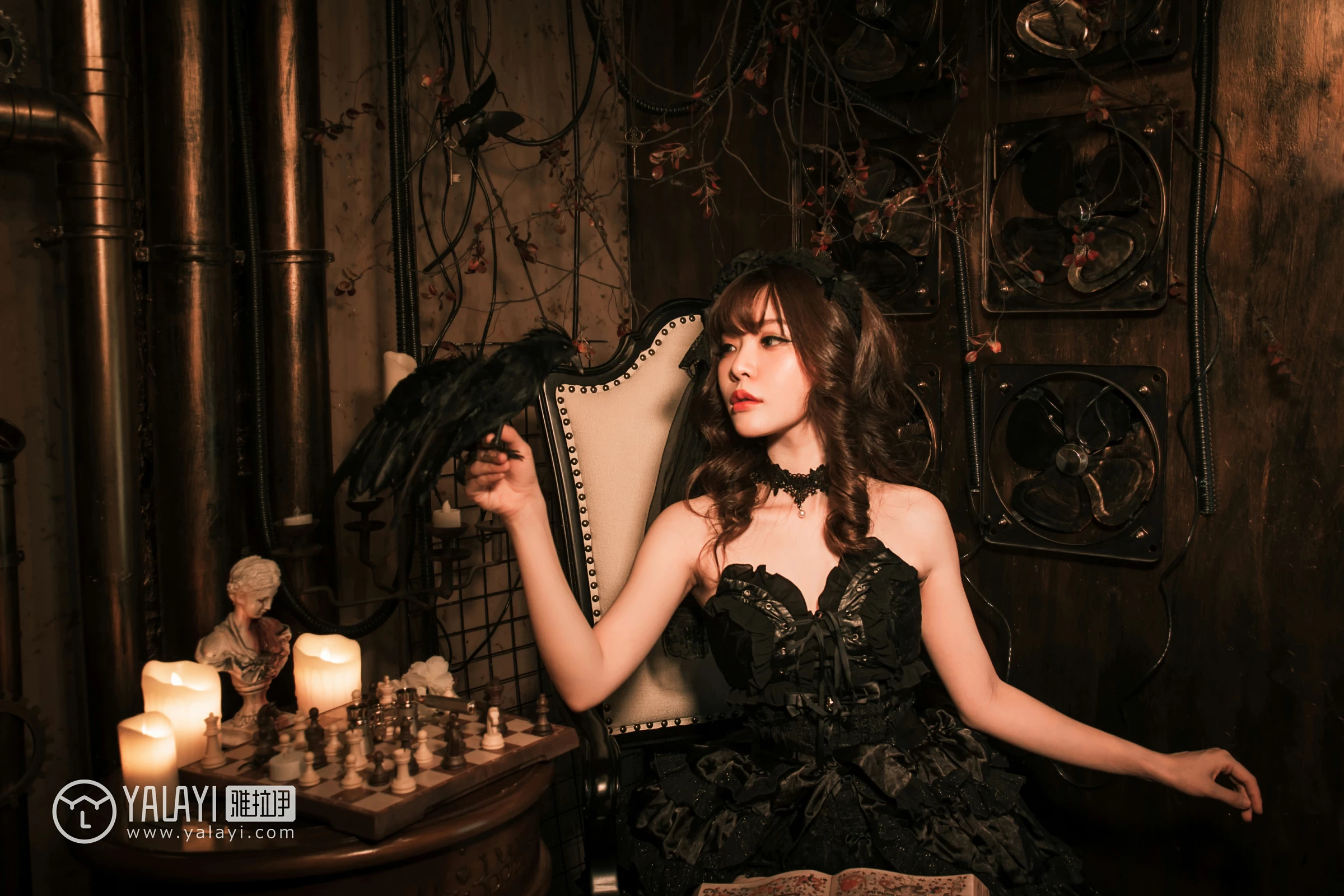 [YALAYI雅拉伊]NO.046 洛丽塔 阳阳 黑色抹胸塑身连衣裙性感私房写真集第4张