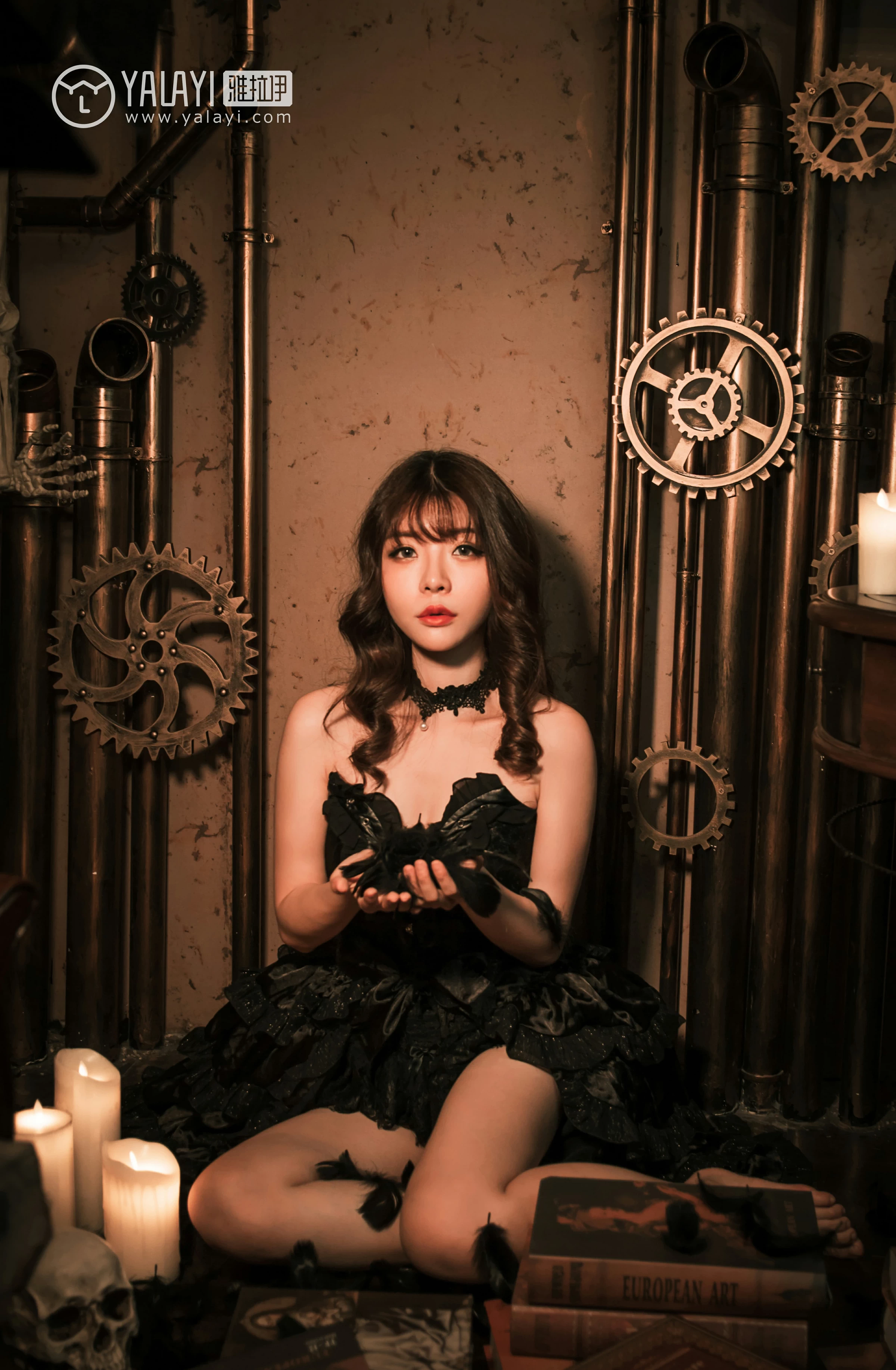[YALAYI雅拉伊]NO.046 洛丽塔 阳阳 黑色抹胸塑身连衣裙性感私房写真集第5张