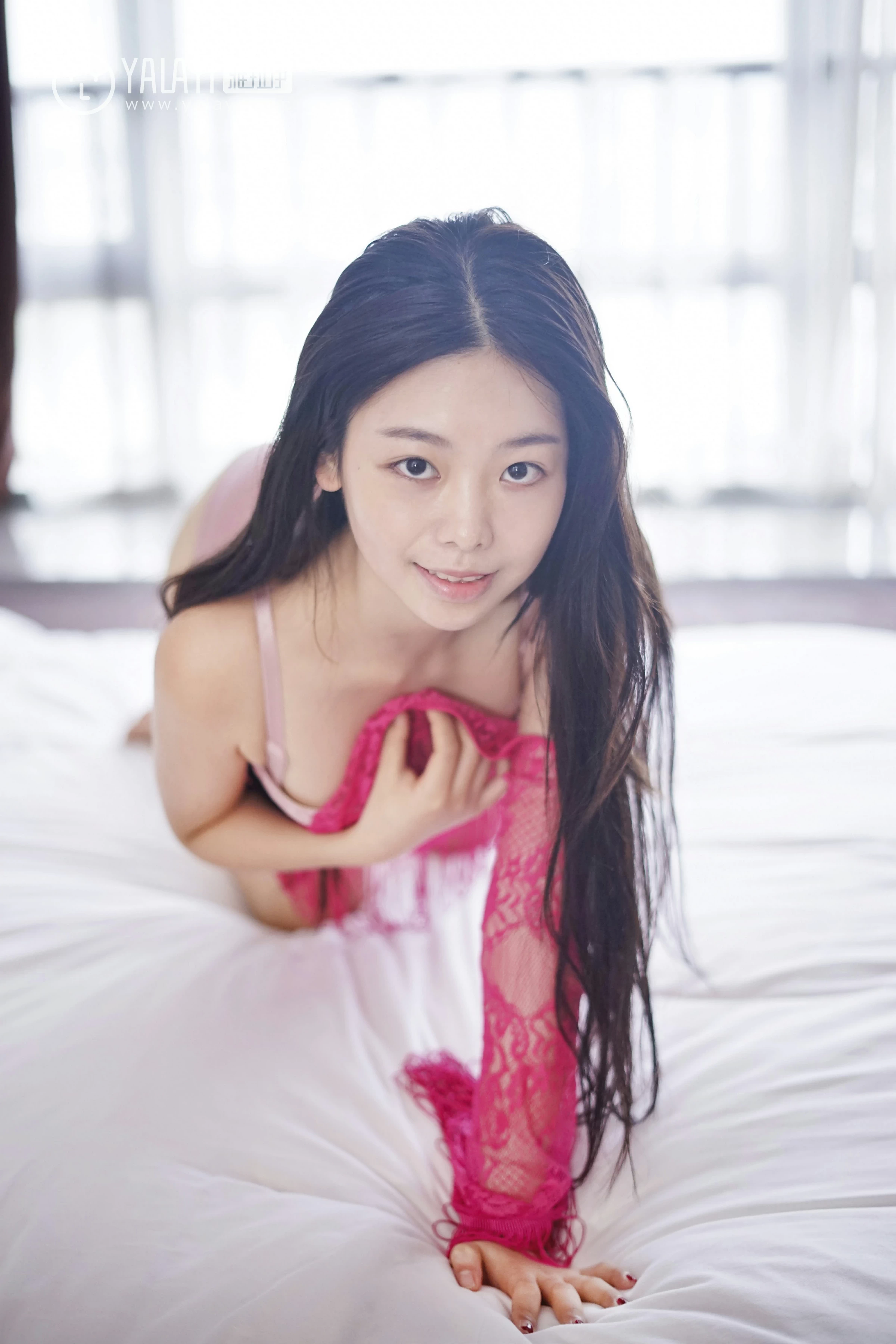[YALAYI雅拉伊]NO.049 玫瑰色的你 严冰冰 红色透视镂空连衣裙加粉色内衣性感私房写真集第8张