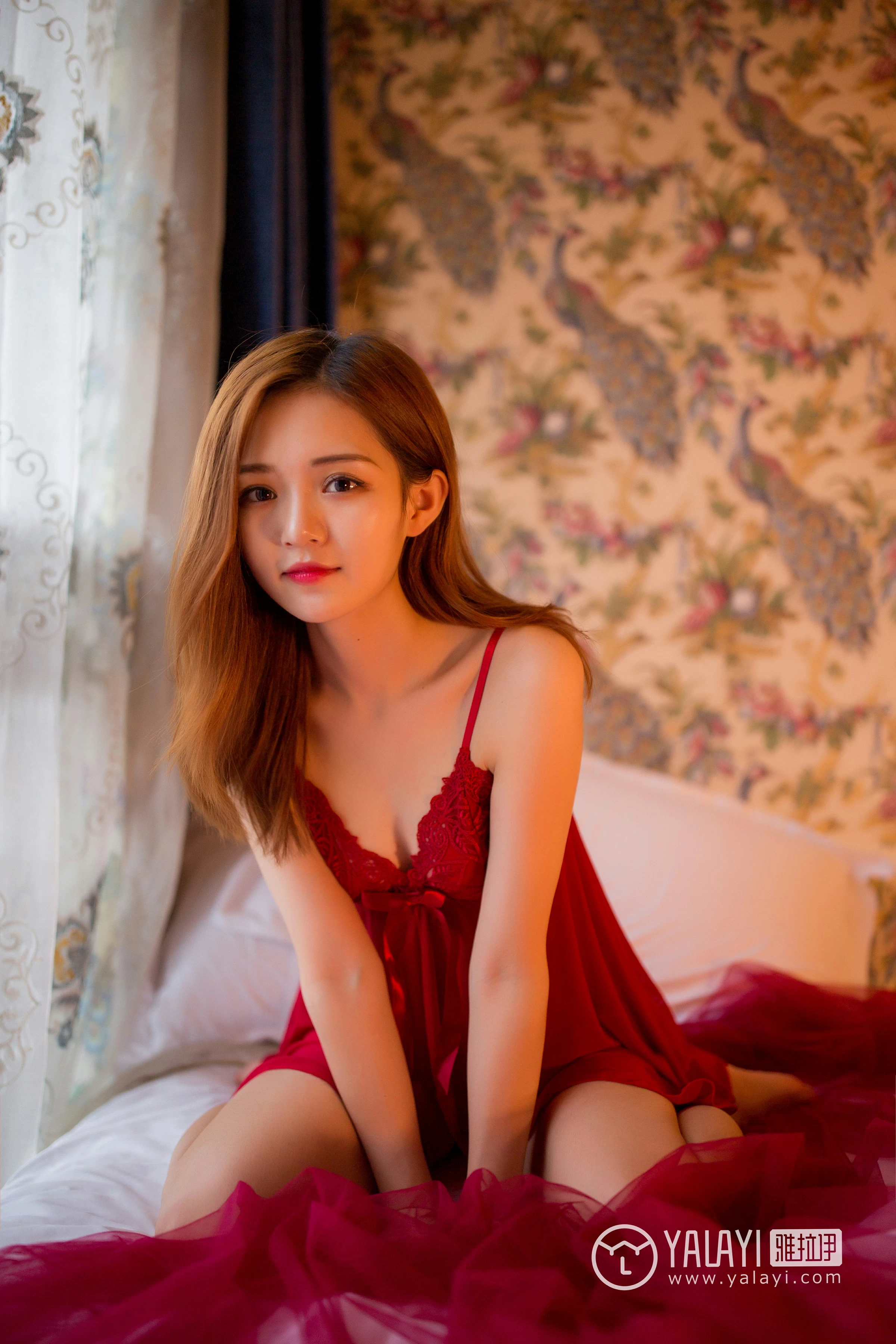 [YALAYI雅拉伊]NO.044 遗落红紗 赵欣怡 红色吊带蕾丝睡衣裙性感私房写真集第5张