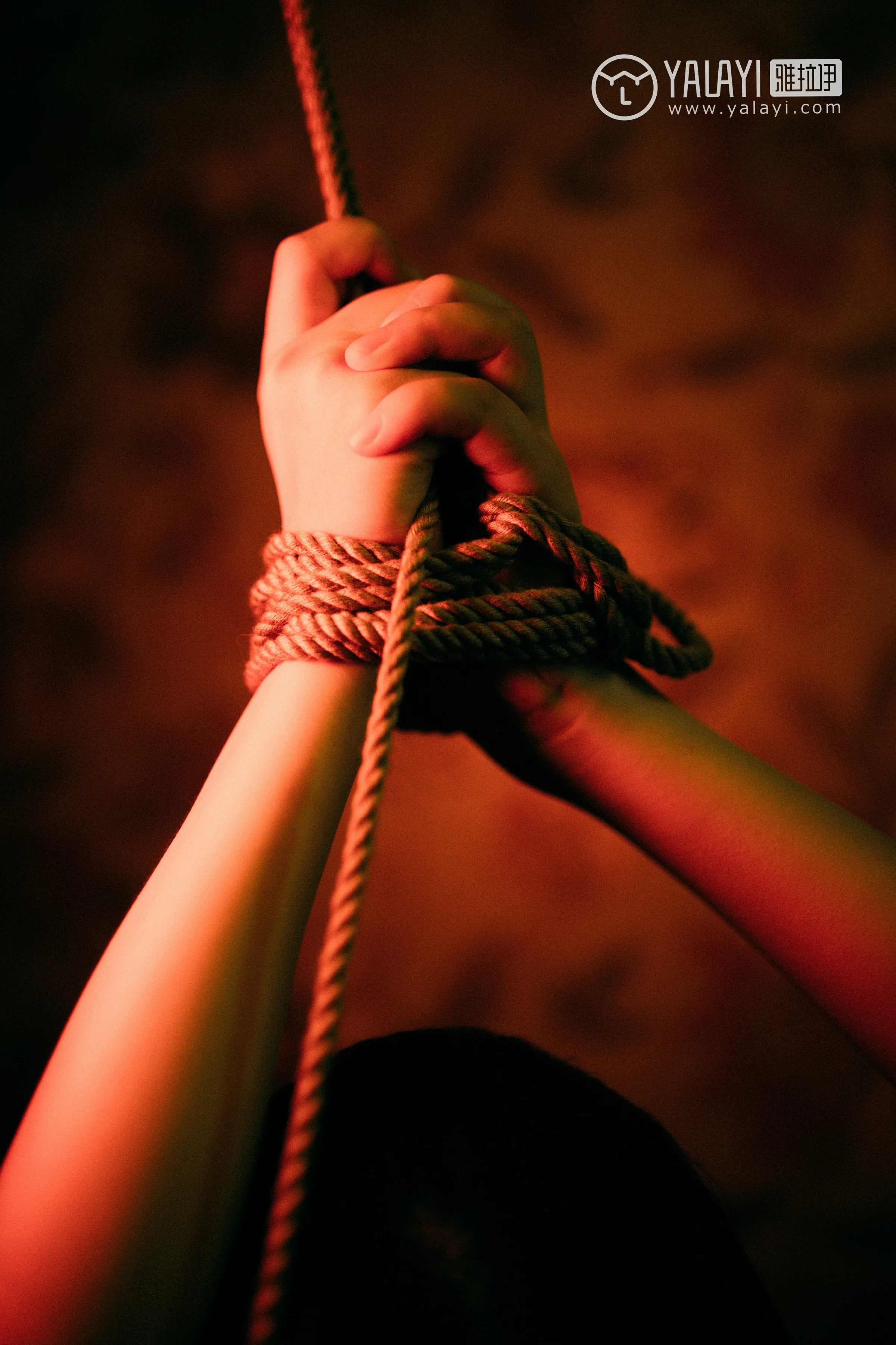[YALAYI雅拉伊]NO.052 被遗忘的房间 李颖惠惠 黑色塑身内衣加黑色丝袜美腿性感私房写真集第15张