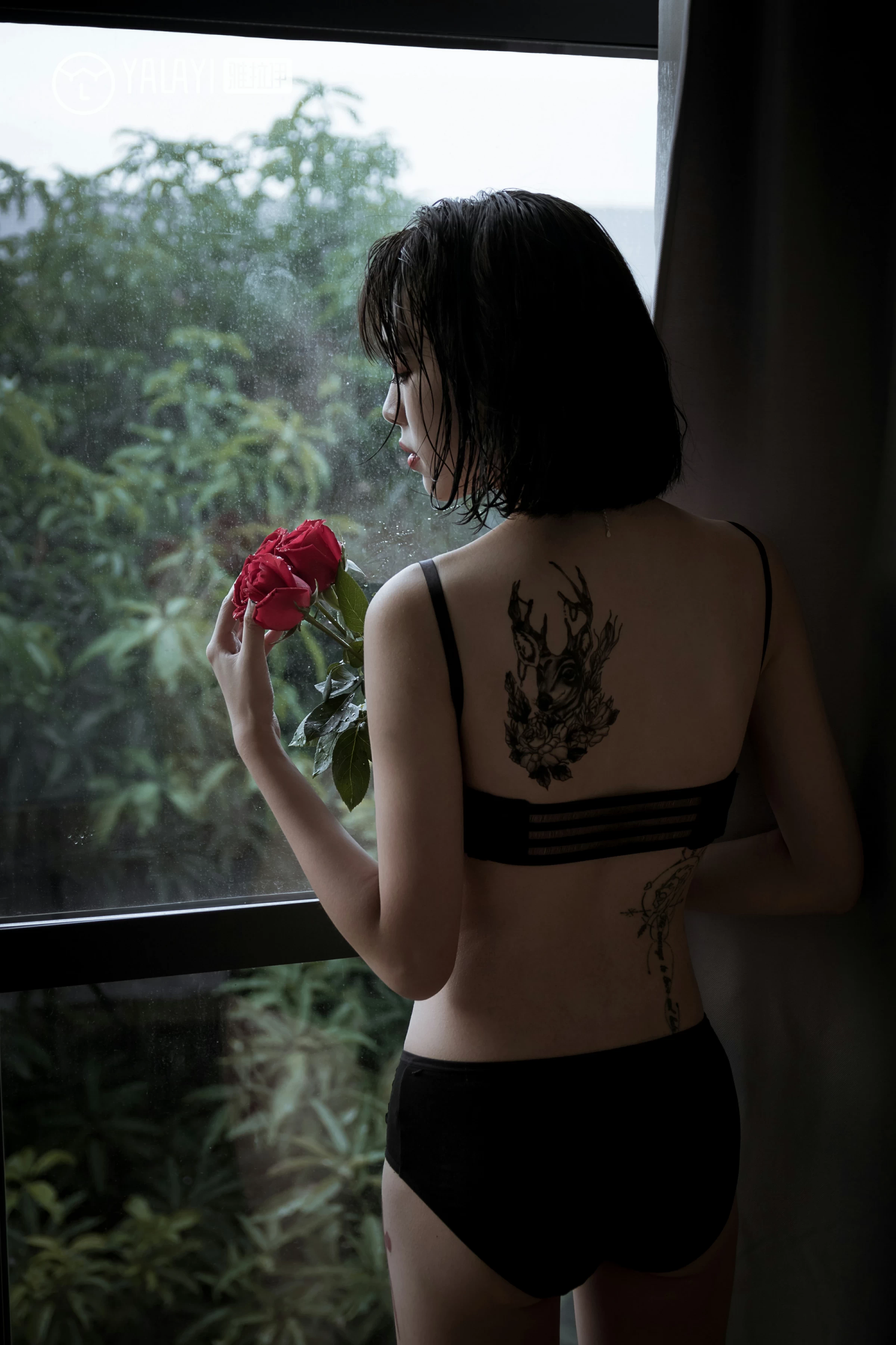 [YALAYI雅拉伊]NO.058 幻象气球 小杨 黑色性感内衣私房写真集第1张