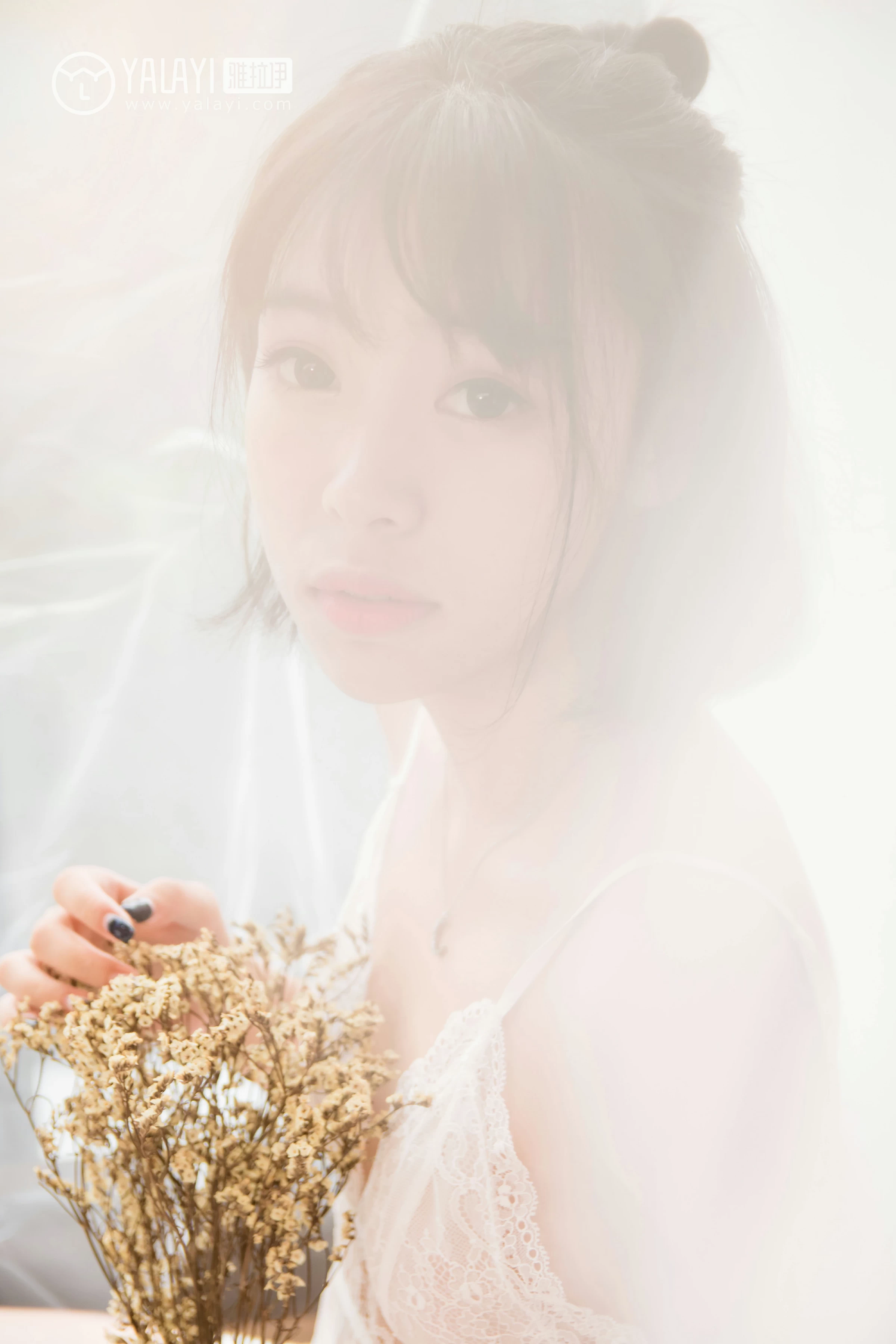 [YALAYI雅拉伊]NO.063 早晨 小杨 白色透视蕾丝连衣裙性感私房写真集第4张