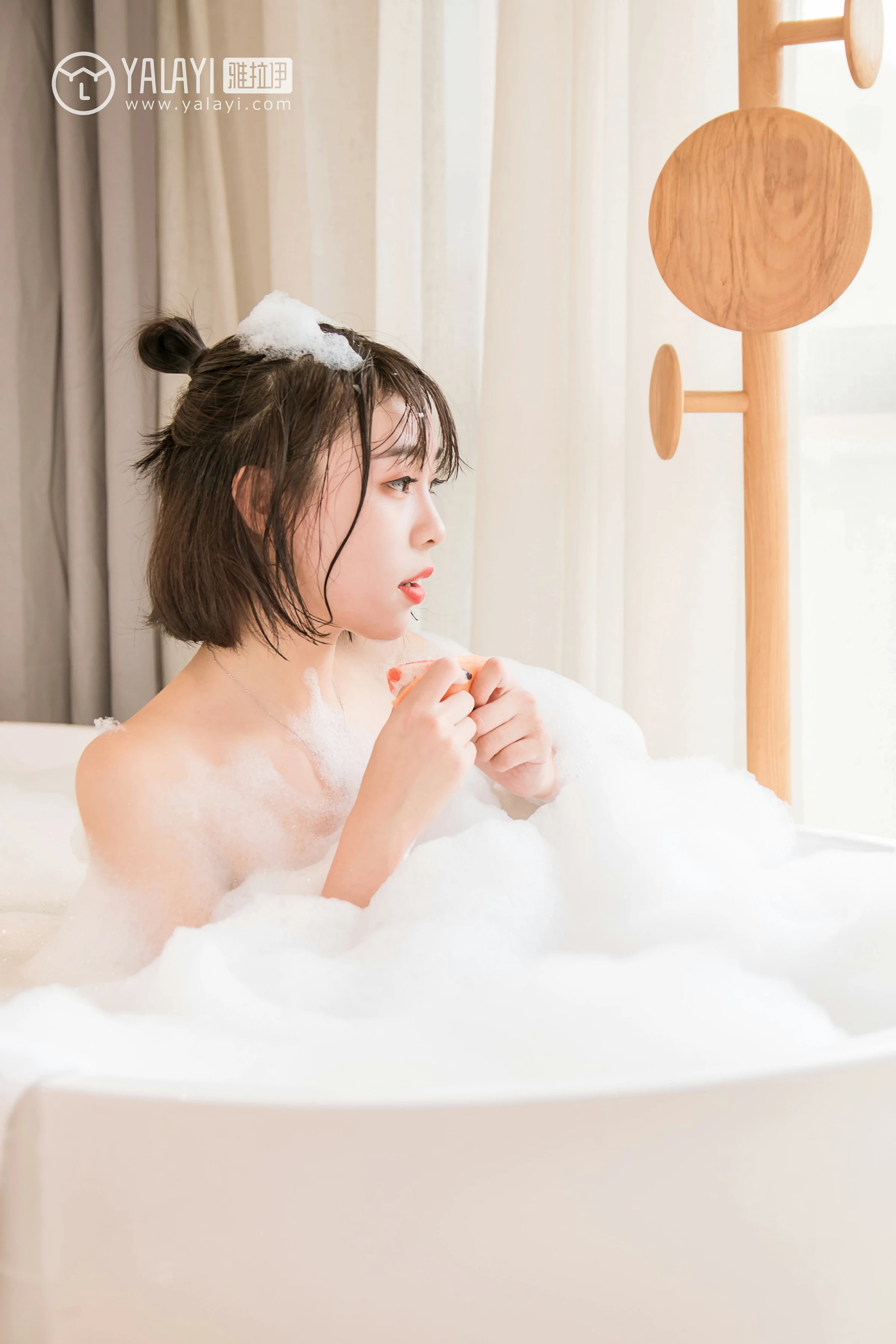 [YALAYI雅拉伊]NO.063 早晨 小杨 白色透视蕾丝连衣裙性感私房写真集第15张