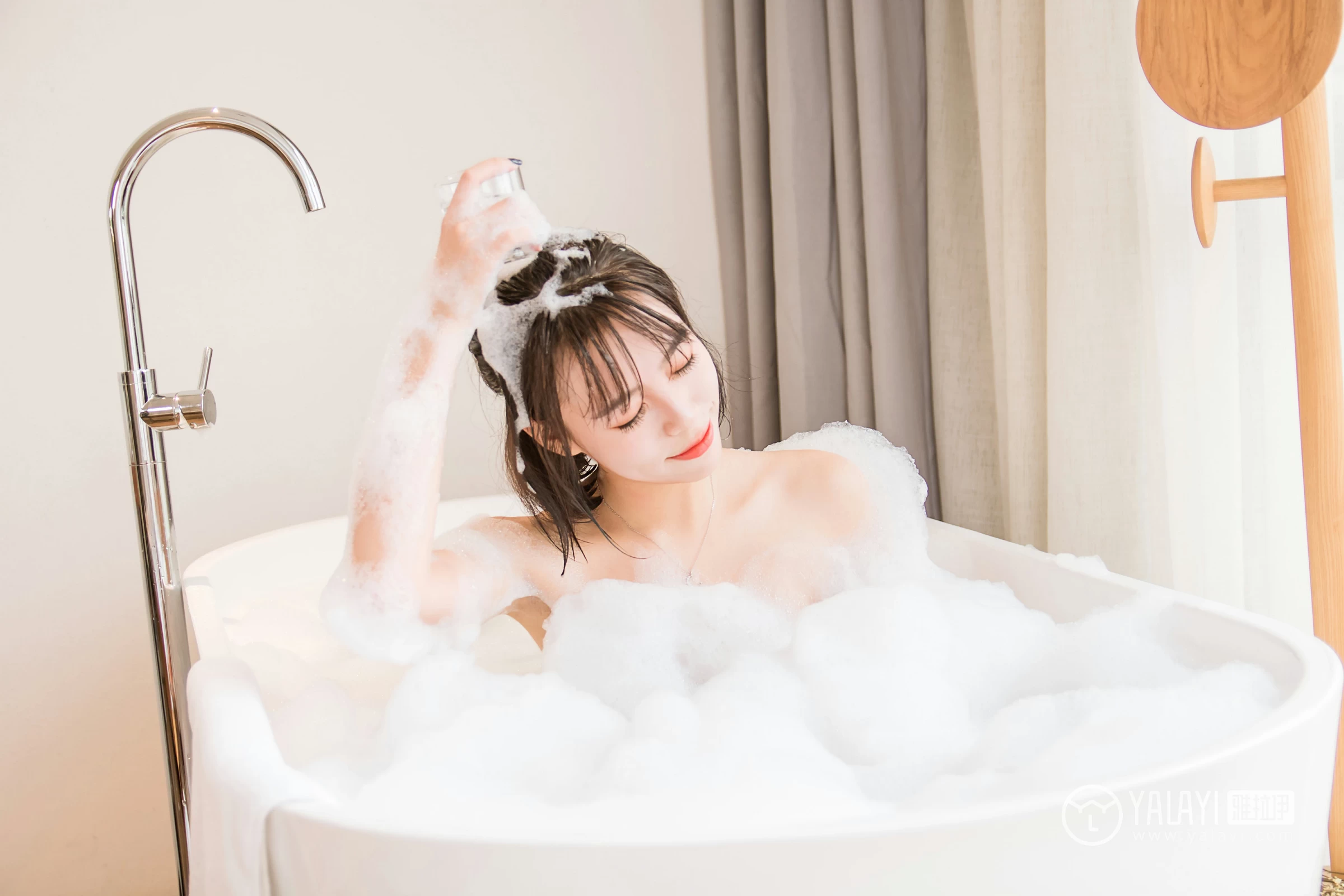 [YALAYI雅拉伊]NO.063 早晨 小杨 白色透视蕾丝连衣裙性感私房写真集第17张