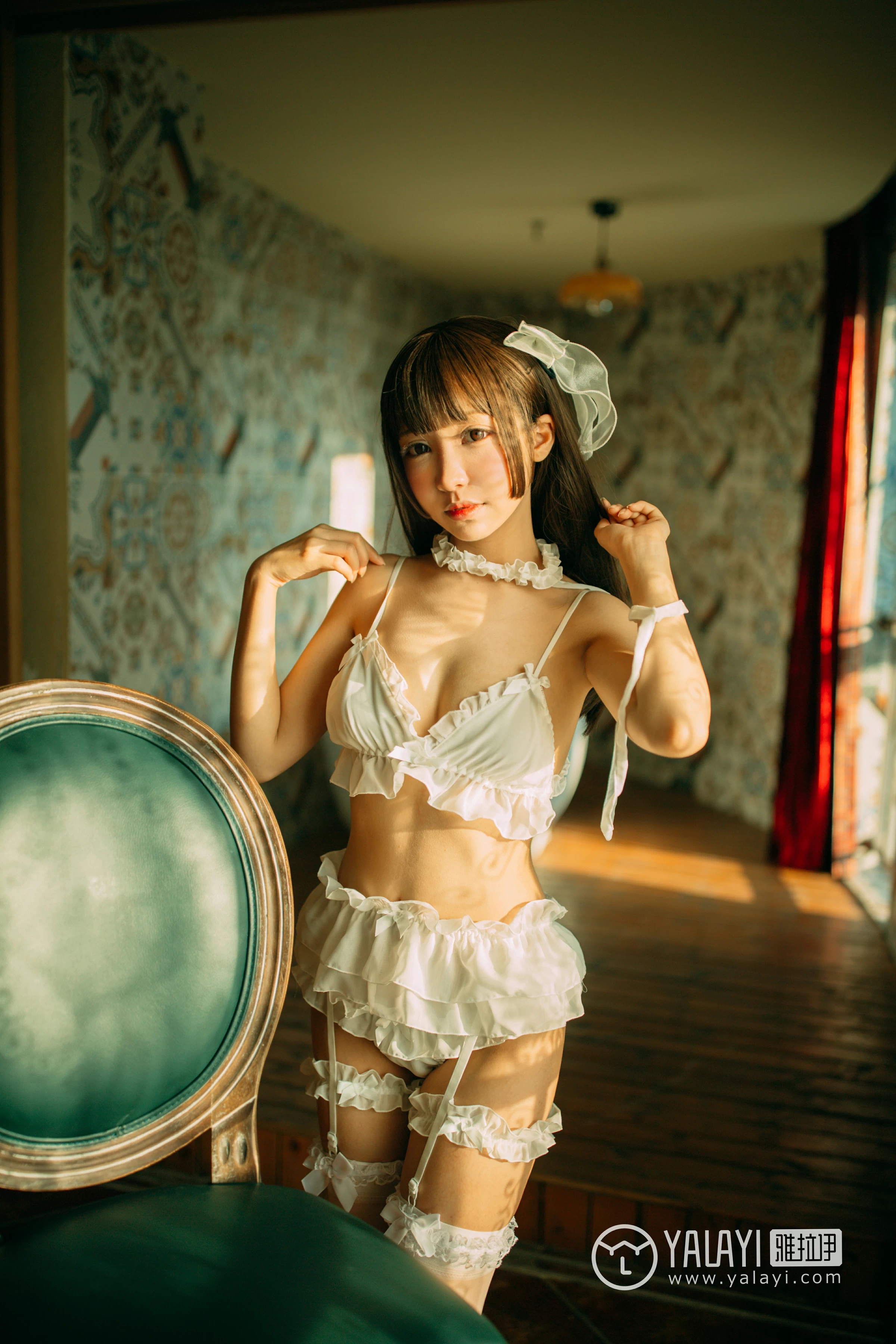 [YALAYI雅拉伊]NO.072 梦里梦外 水花儿 白色情趣内衣与短裙加白色丝袜美腿性感私房写真集第2张