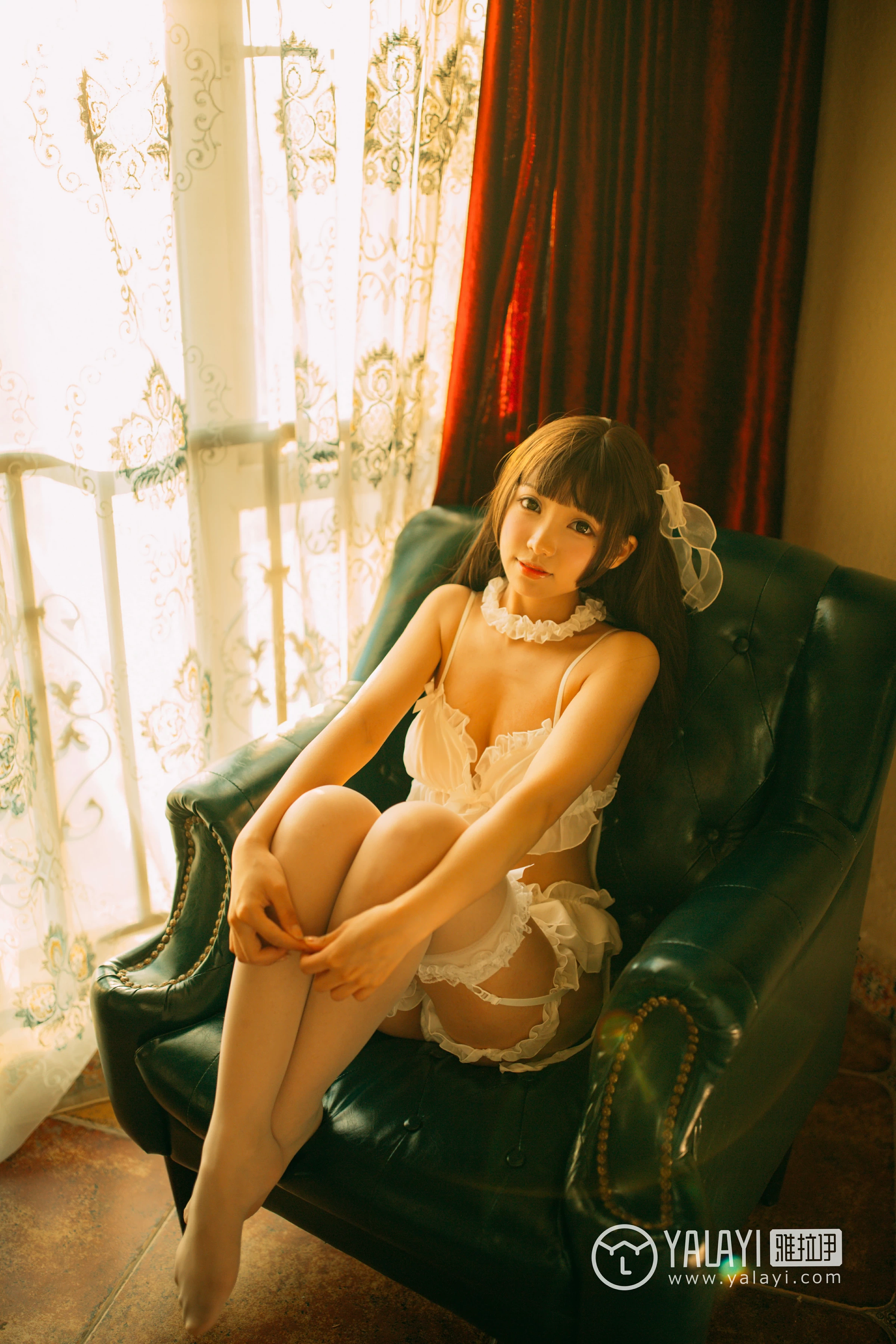 [YALAYI雅拉伊]NO.072 梦里梦外 水花儿 白色情趣内衣与短裙加白色丝袜美腿性感私房写真集第14张