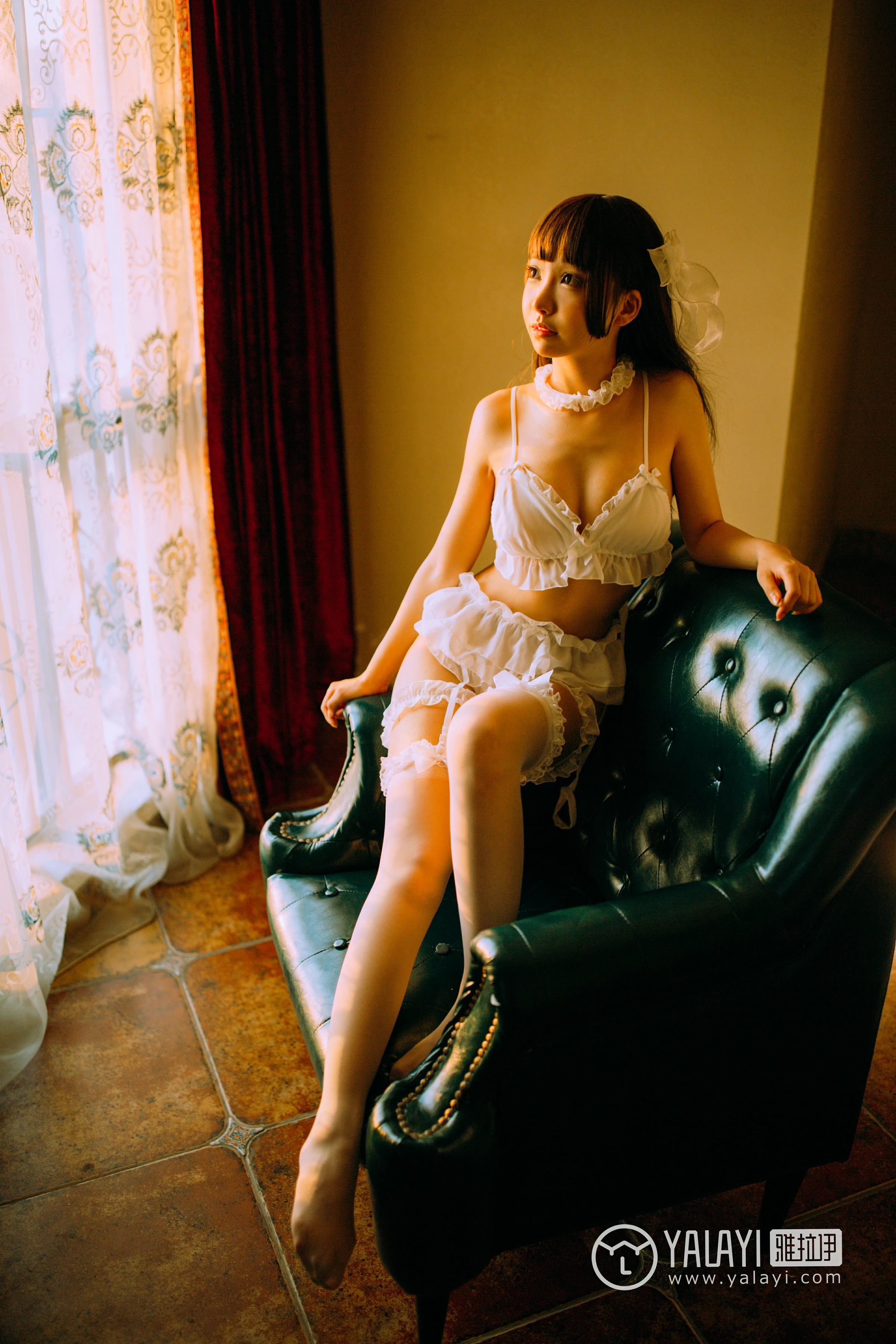 [YALAYI雅拉伊]NO.072 梦里梦外 水花儿 白色情趣内衣与短裙加白色丝袜美腿性感私房写真集第16张