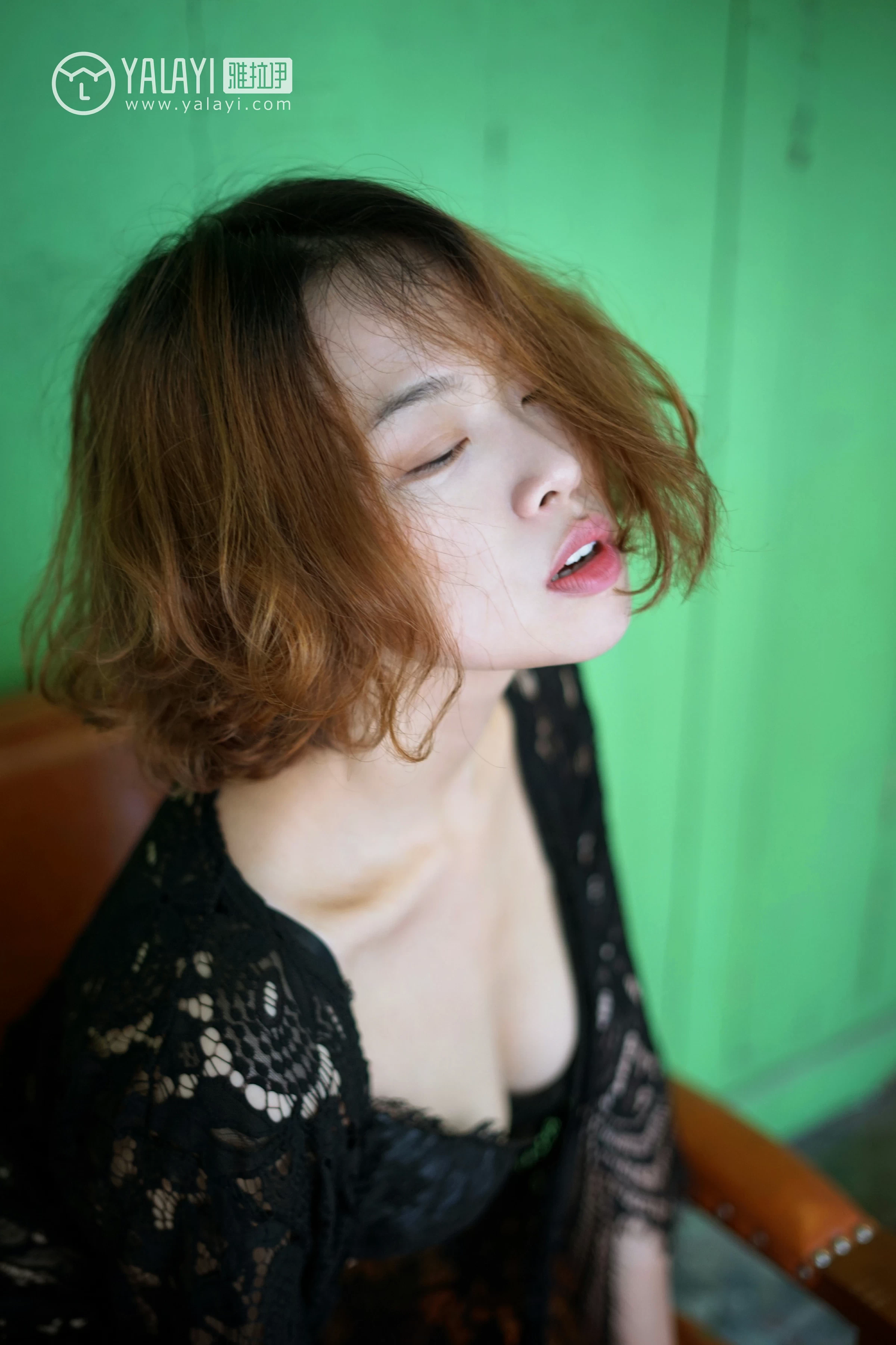[YALAYI雅拉伊]NO.078 任朝暮 泡芙 吊带连衣裙与黑色镂空睡衣加蕾丝内衣性感私房写真集第12张