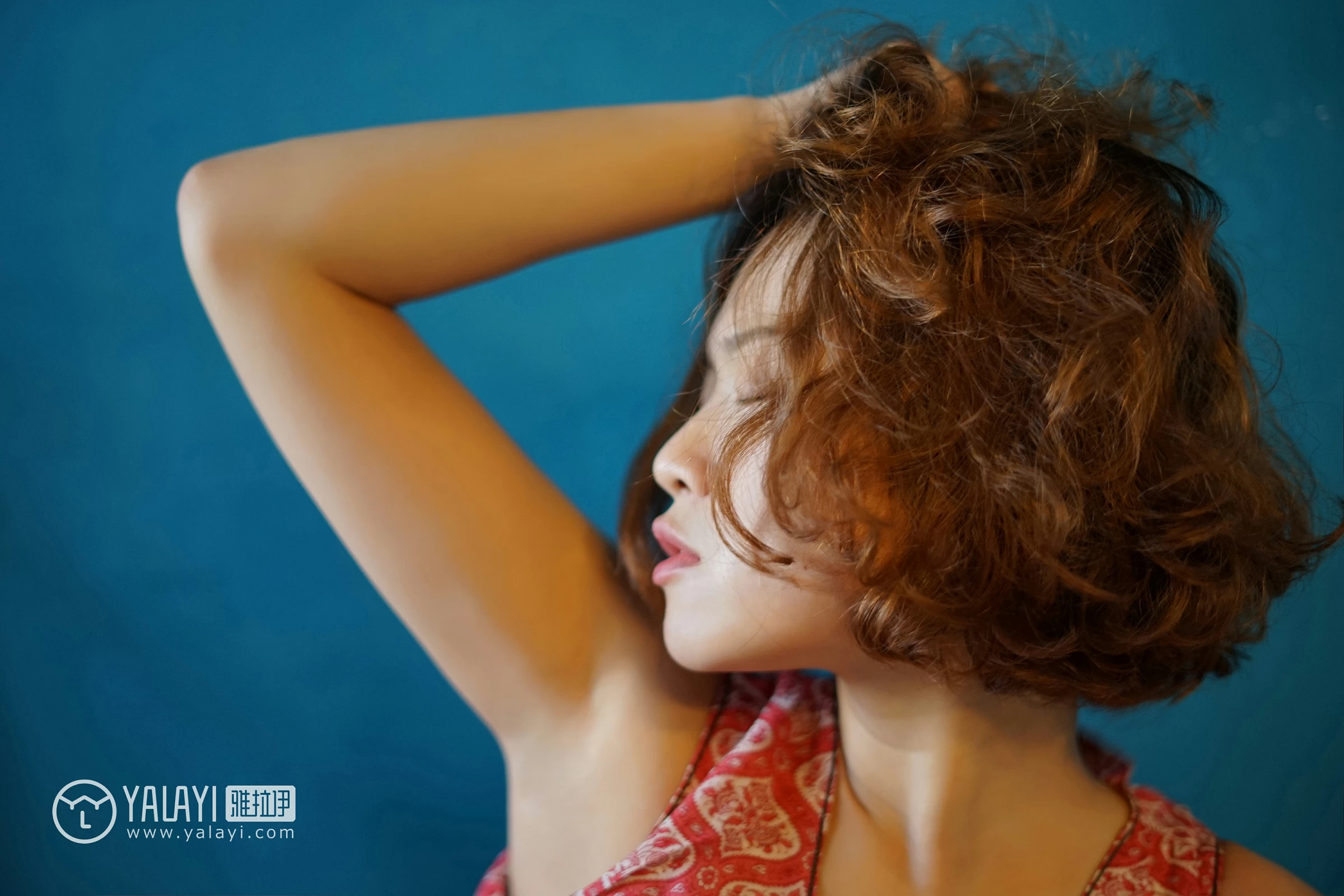 [YALAYI雅拉伊]NO.080 你是大海 泡芙 红色连衣裙加白色蕾丝内衣性感私房写真集第3张