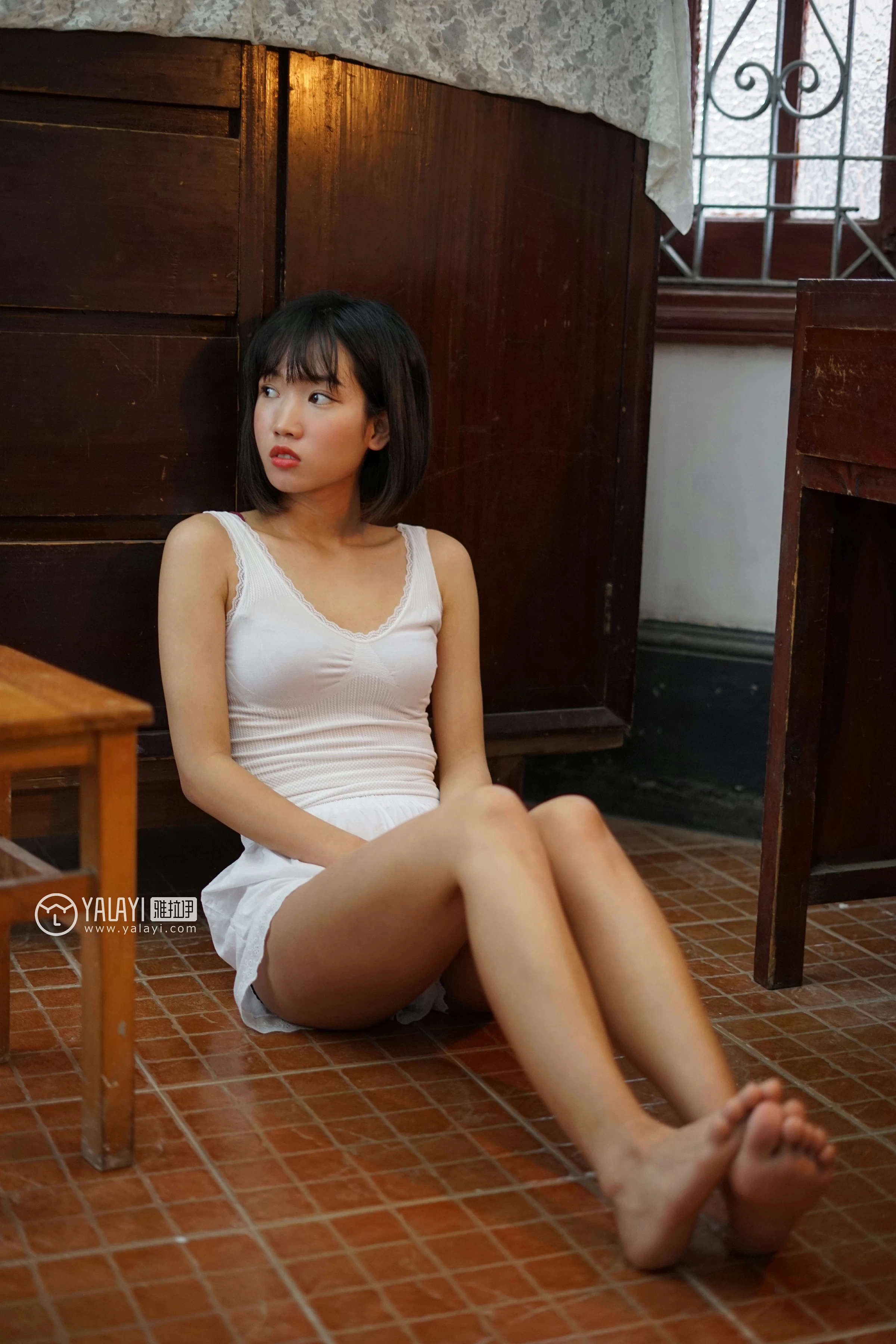 [YALAYI雅拉伊]NO.081 雨后晴空 公主小兔子 黑色吊带连衣裙与白色背心加短裤性感私房写真集第13张