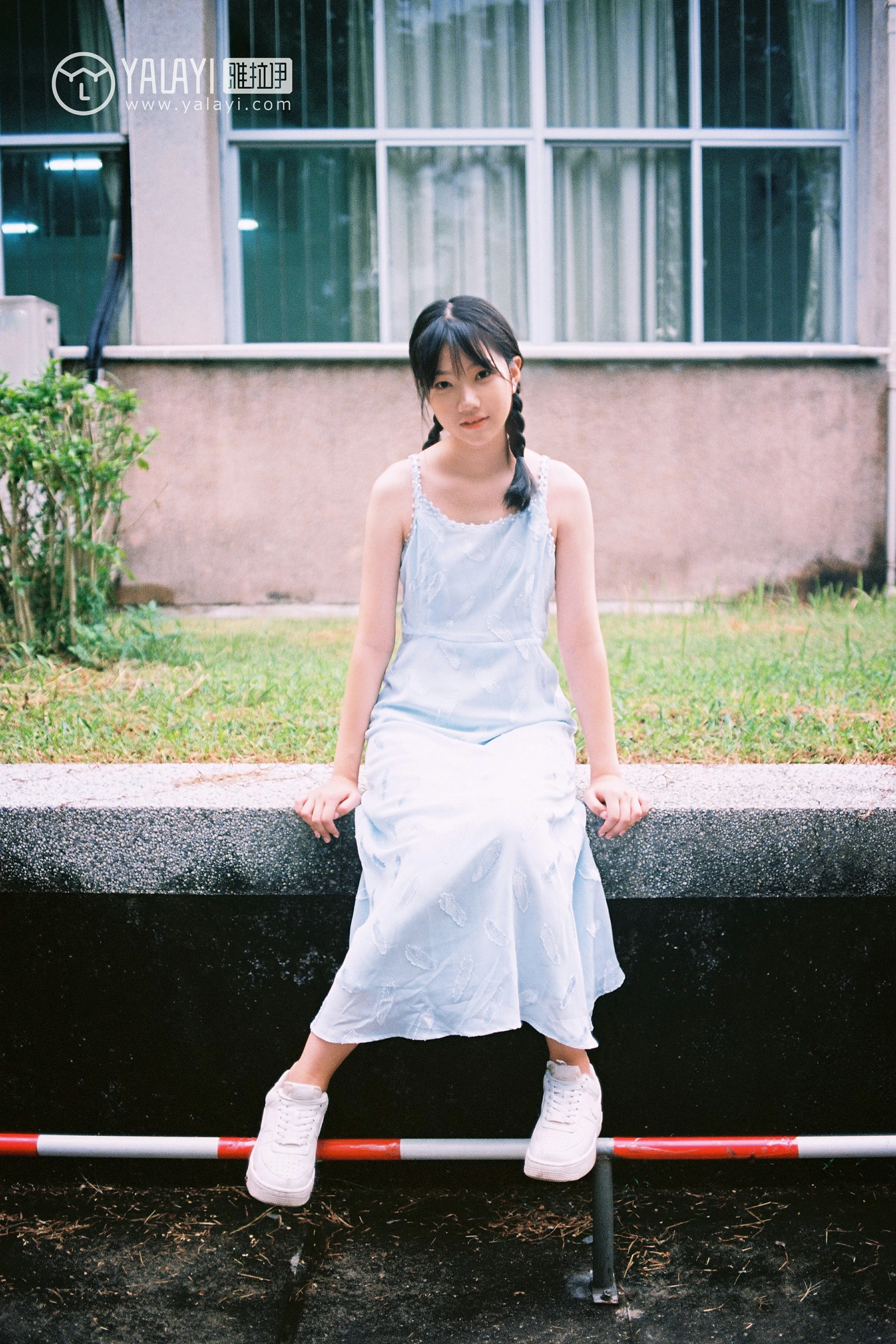 [YALAYI雅拉伊]NO.082 绿喜青花 Doubleyu 淡蓝色吊带连衣裙清纯可爱私房写真集第3张