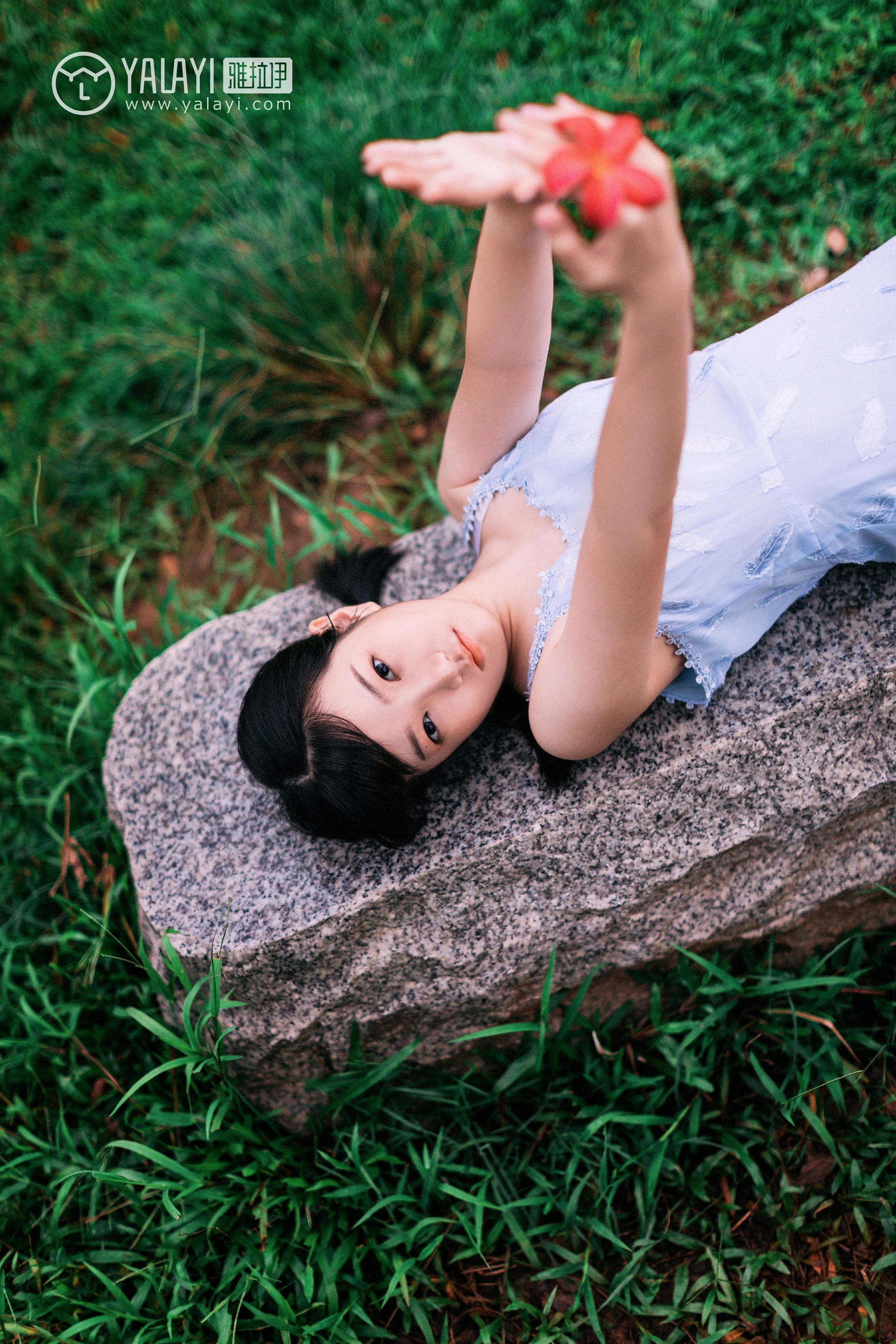 [YALAYI雅拉伊]NO.082 绿喜青花 Doubleyu 淡蓝色吊带连衣裙清纯可爱私房写真集第9张