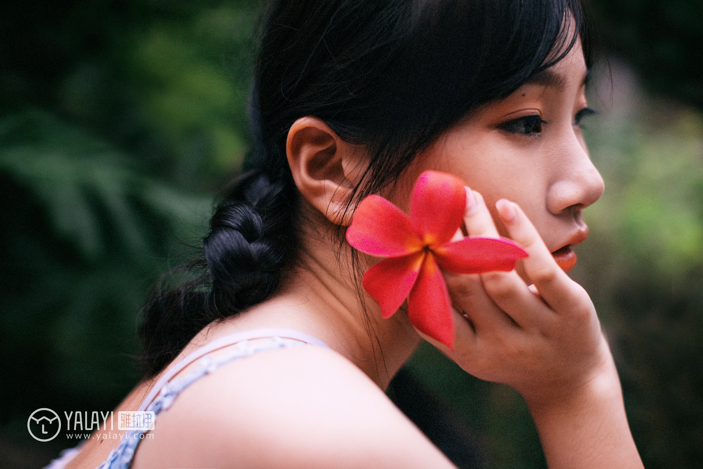 [YALAYI雅拉伊]NO.082 绿喜青花 Doubleyu 淡蓝色吊带连衣裙清纯可爱私房写真集第6张