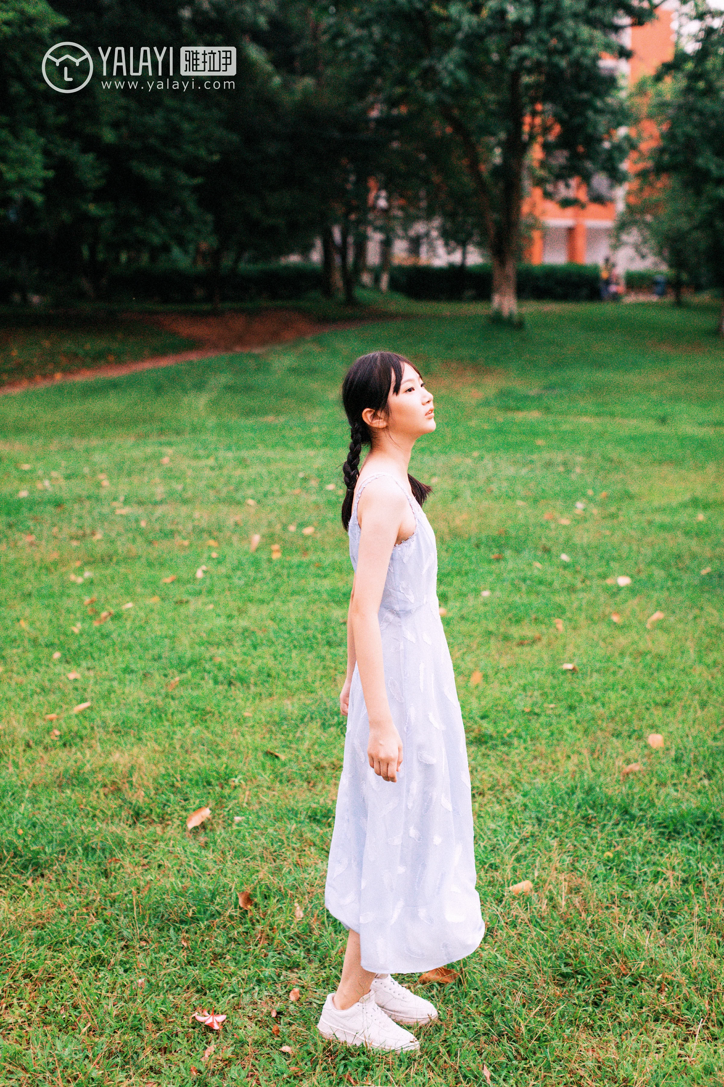 [YALAYI雅拉伊]NO.082 绿喜青花 Doubleyu 淡蓝色吊带连衣裙清纯可爱私房写真集第12张