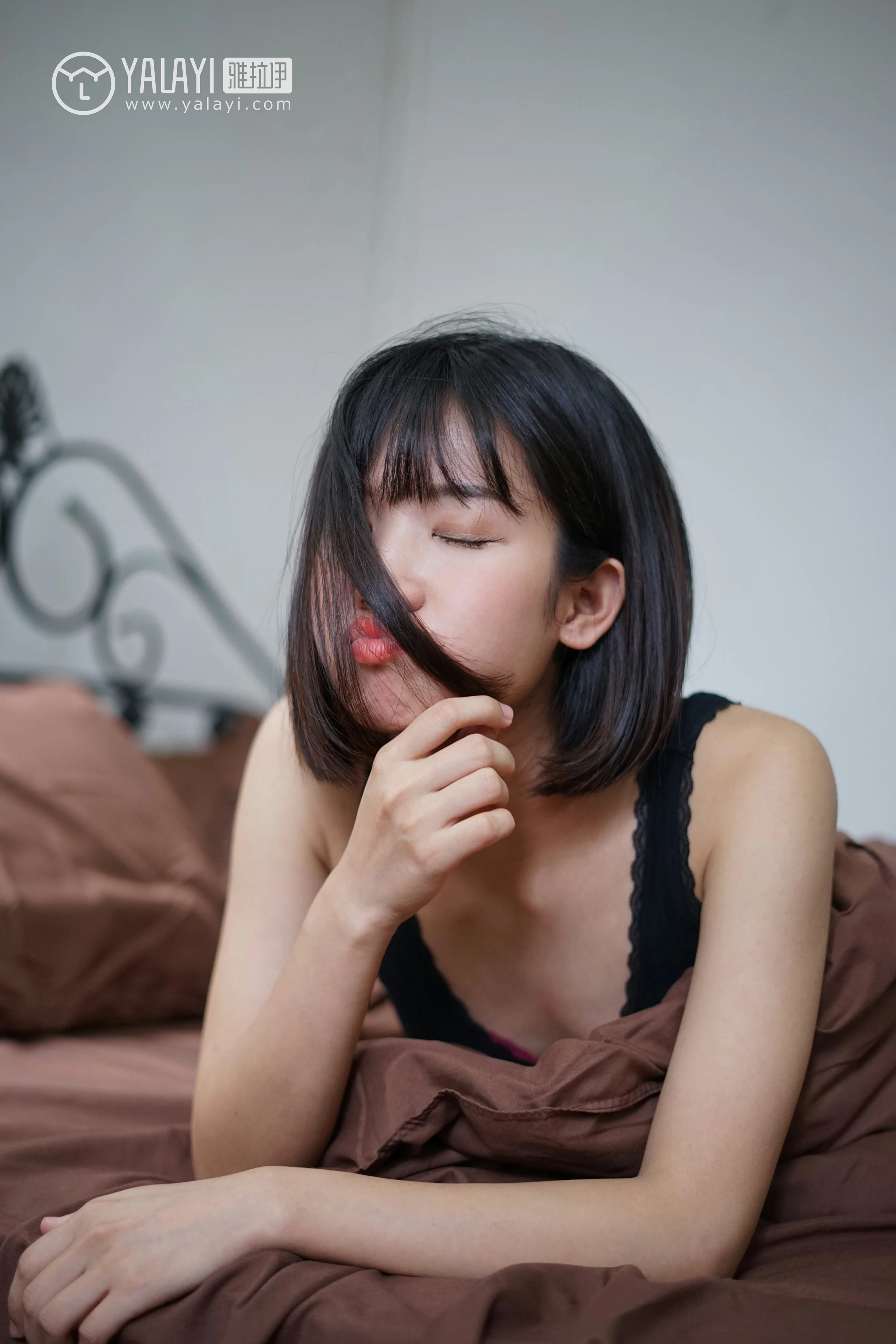 [YALAYI雅拉伊]NO.084 淤青 公主小兔子 黑色透视上衣加蕾丝镂空短裤性感私房写真集第17张