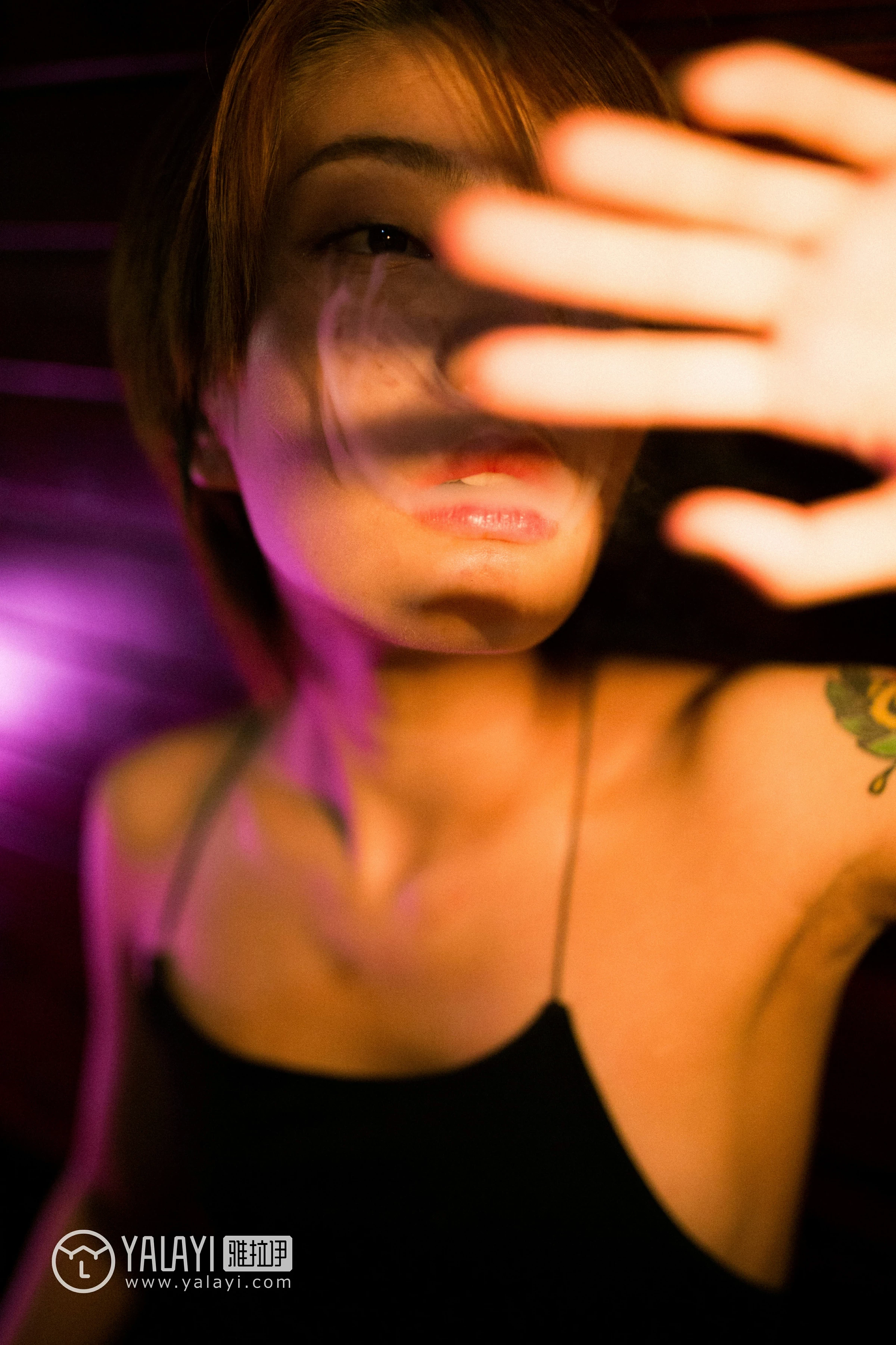 [YALAYI雅拉伊]NO.085 光 李木木 黑色连体比基尼泳装湿身诱惑性感私房写真集第10张