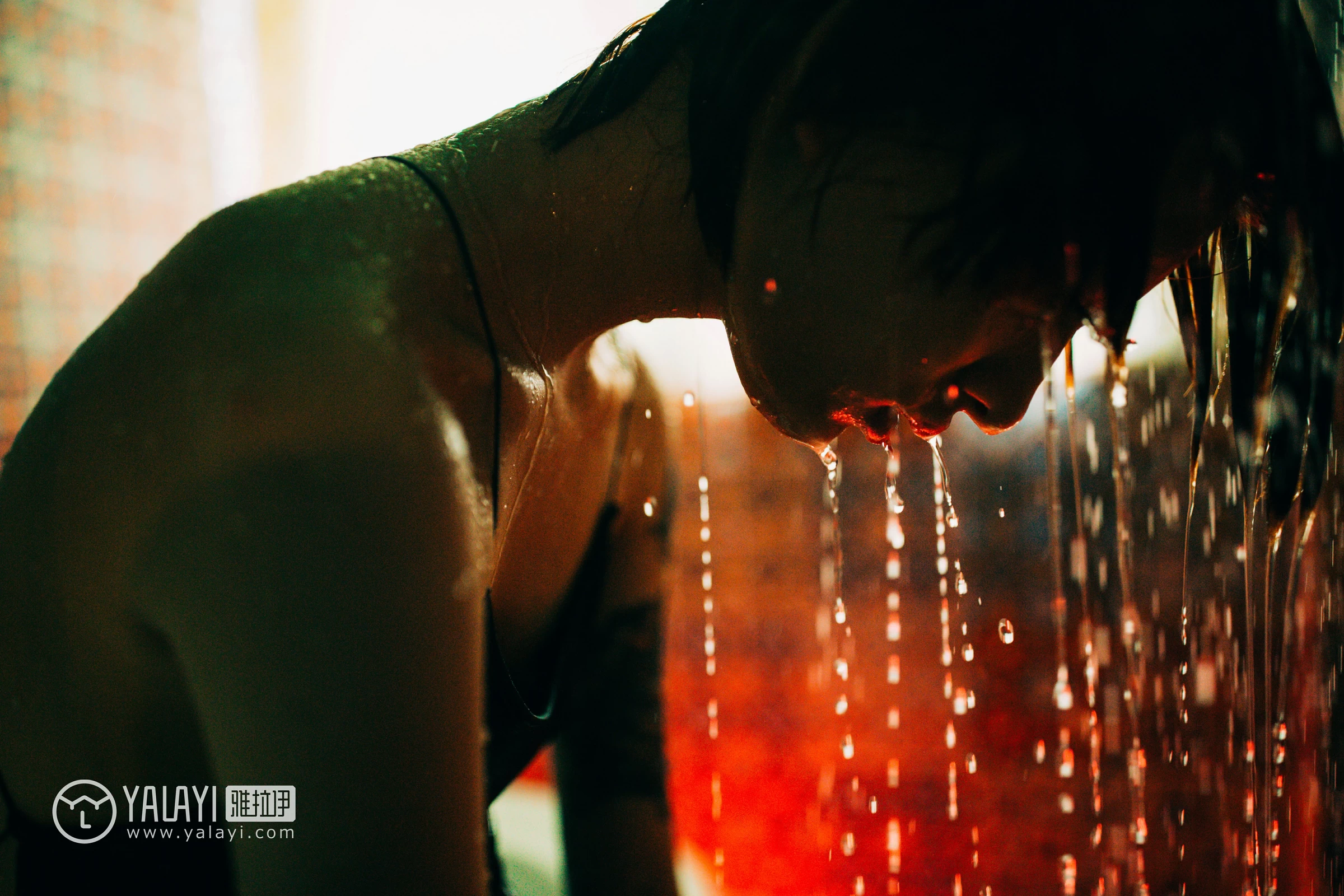 [YALAYI雅拉伊]NO.085 光 李木木 黑色连体比基尼泳装湿身诱惑性感私房写真集第13张