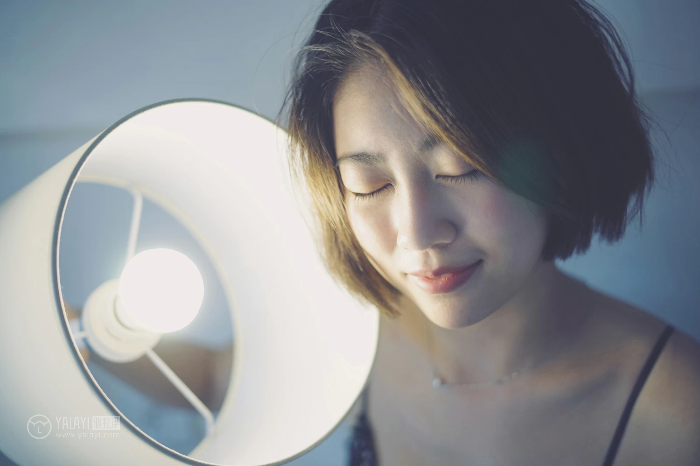 [YALAYI雅拉伊]NO.087 灯暖衣轻 肖萧 白色短袖加黑色透视蕾丝内衣性感私房写真集第5张