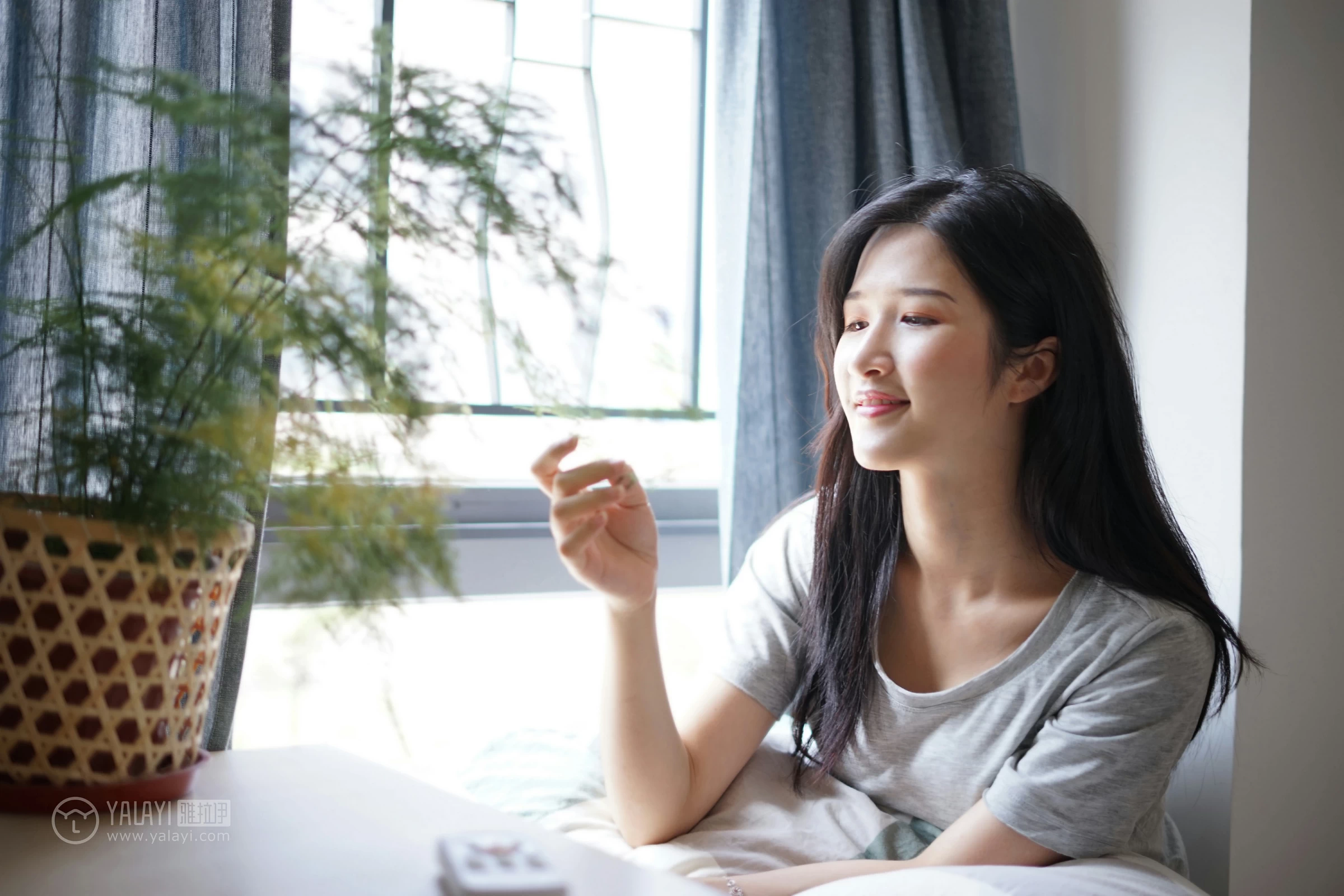 [YALAYI雅拉伊]NO.096 灰色渐白 塔塔 灰色短袖加灰色内衣性感私房写真集第2张