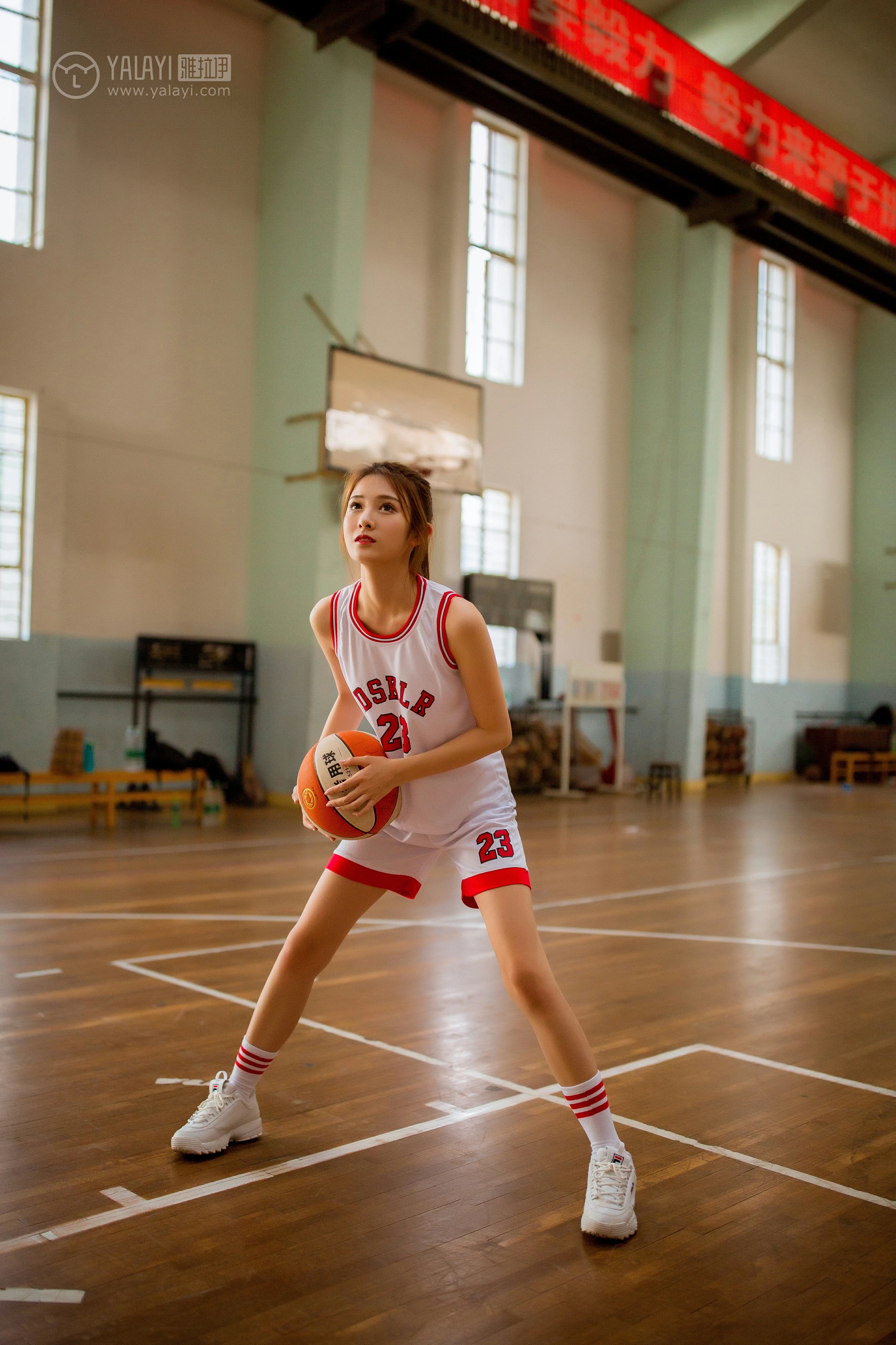 [YALAYI雅拉伊]NO.097 体育日 丸糯糯 白色运动背心加短裤性感私房写真集第9张