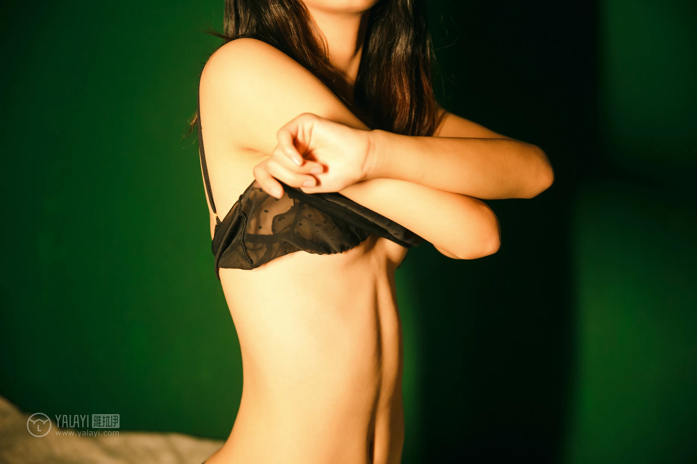 [YALAYI雅拉伊]NO.112 森系私房 和风 黑色睡衣裙与透视内衣加黑色丝袜美腿性感私房写真集第10张