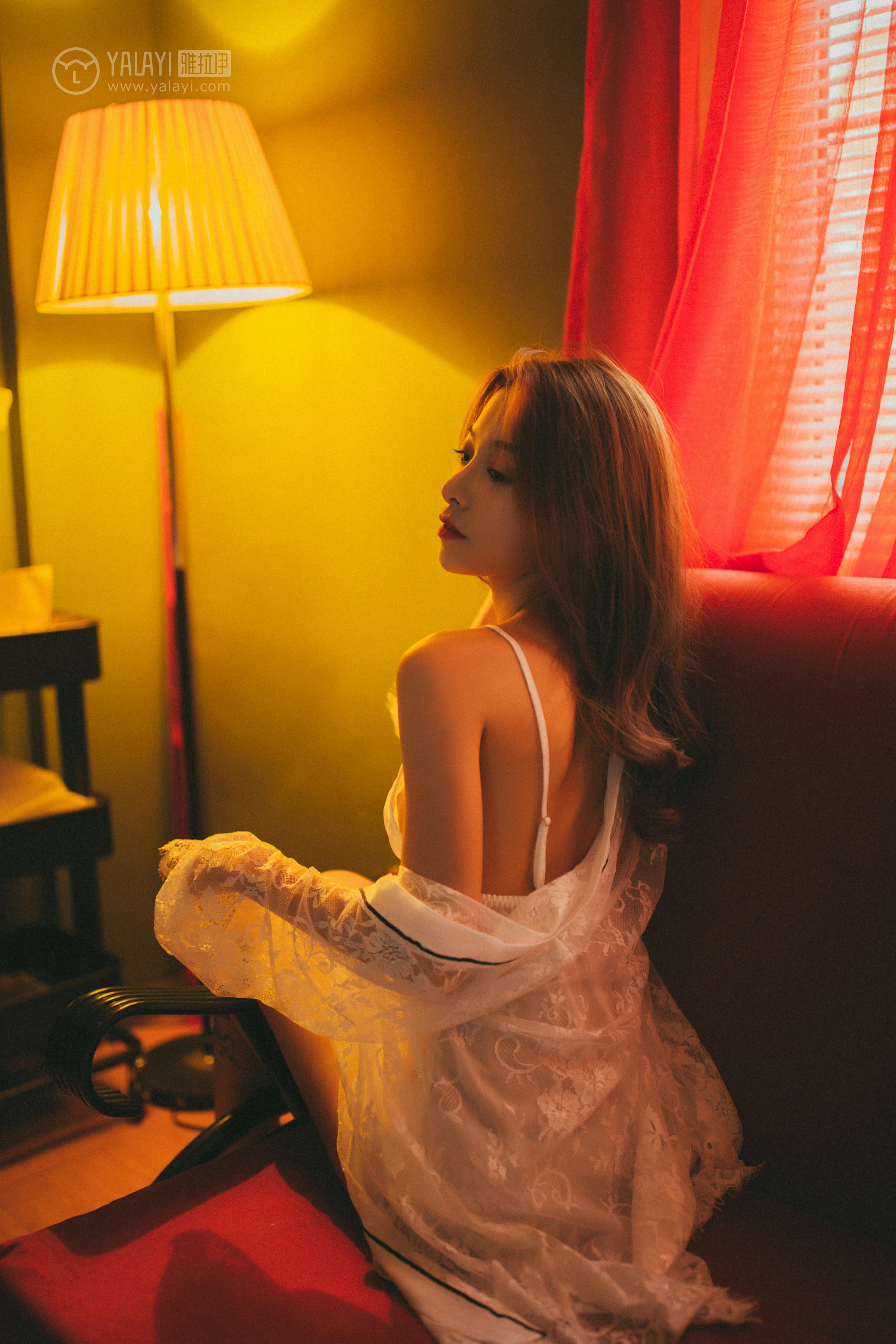 [YALAYI雅拉伊]NO.116 我在等你 倩微微 透视镂空睡衣加白色蕾丝情趣内衣性感私房写真集第3张