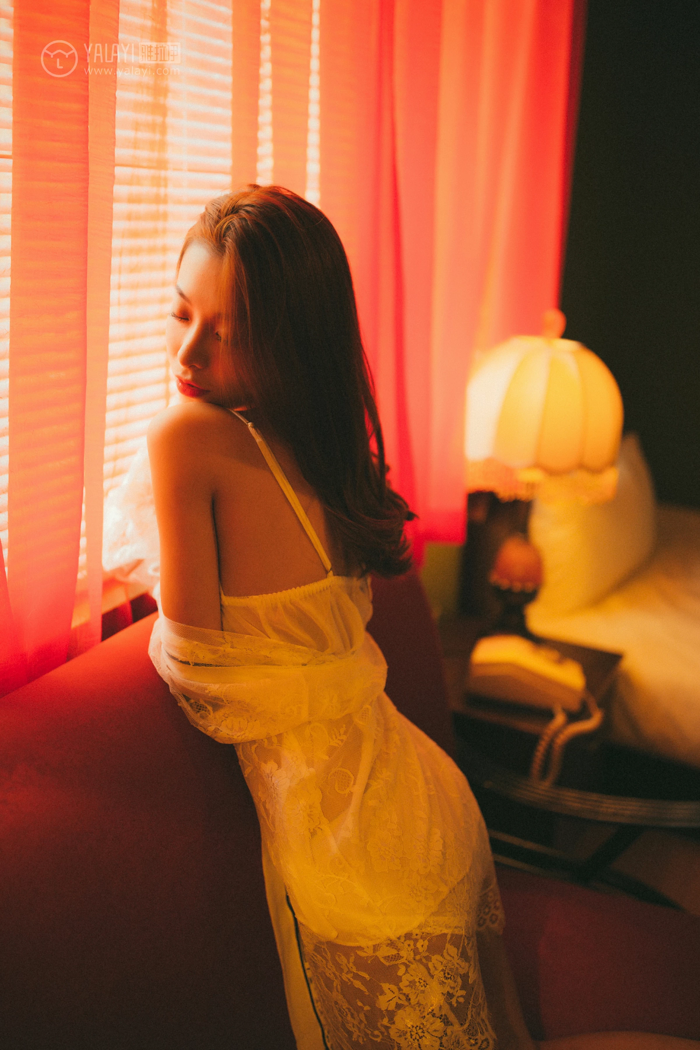 [YALAYI雅拉伊]NO.116 我在等你 倩微微 透视镂空睡衣加白色蕾丝情趣内衣性感私房写真集第14张