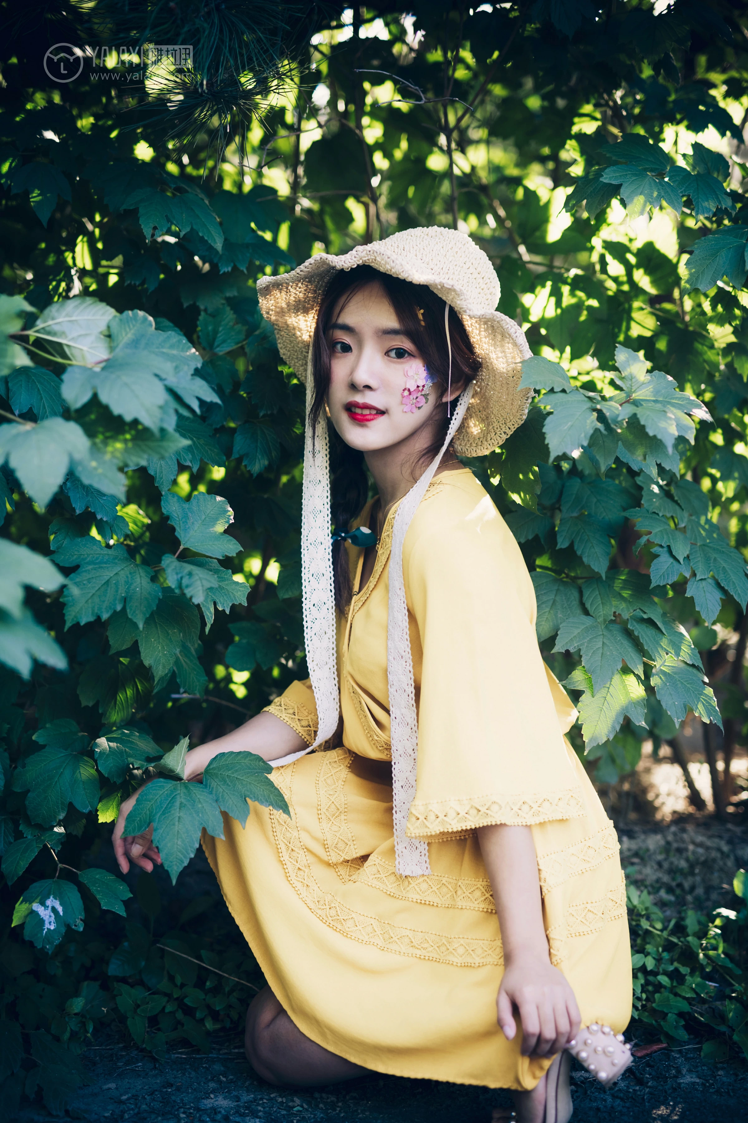 [YALAYI雅拉伊]NO.117 夏日小清新 白日梦 黄色蕾丝连衣裙清纯私房写真集第9张