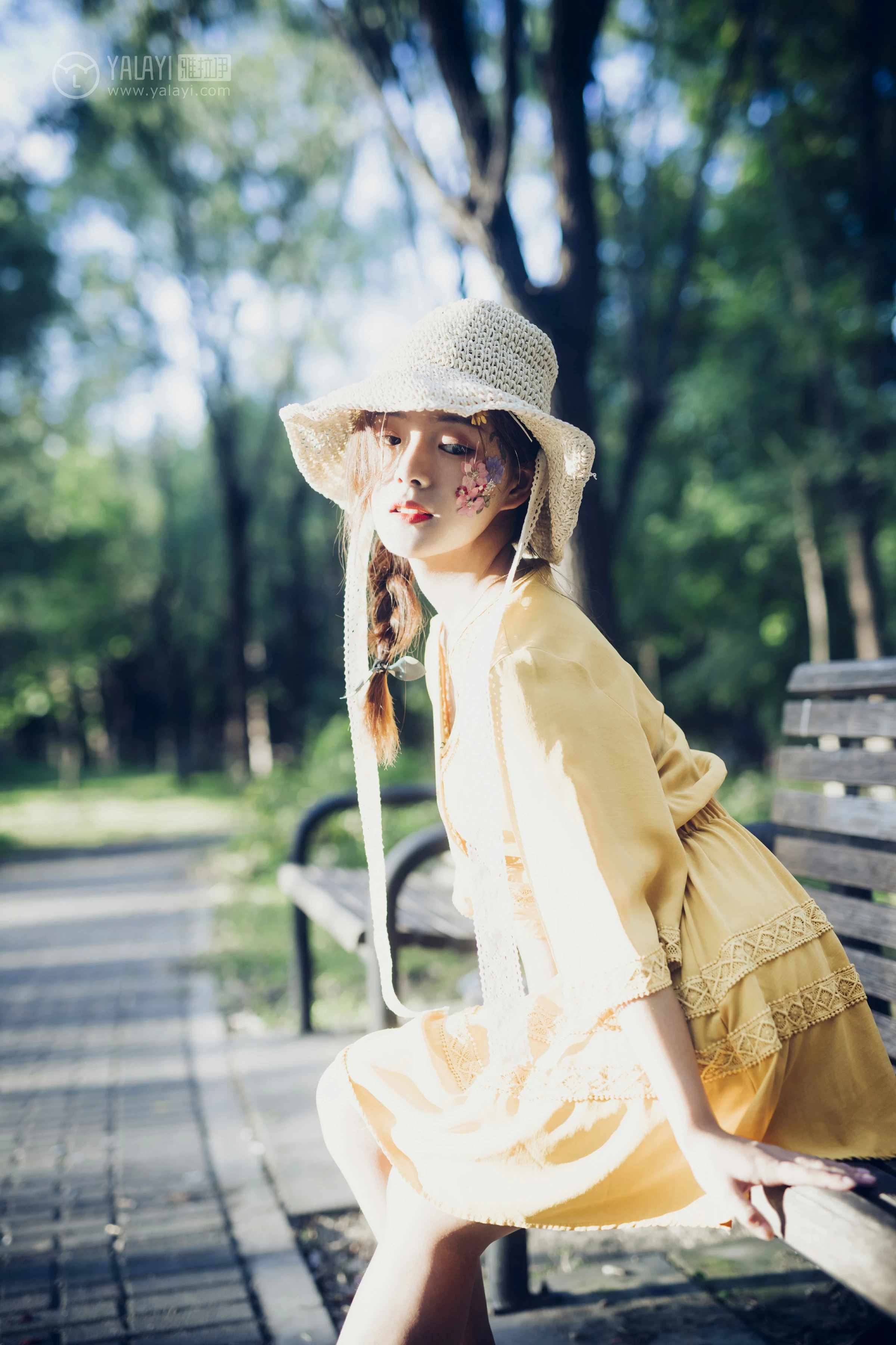 [YALAYI雅拉伊]NO.117 夏日小清新 白日梦 黄色蕾丝连衣裙清纯私房写真集第11张
